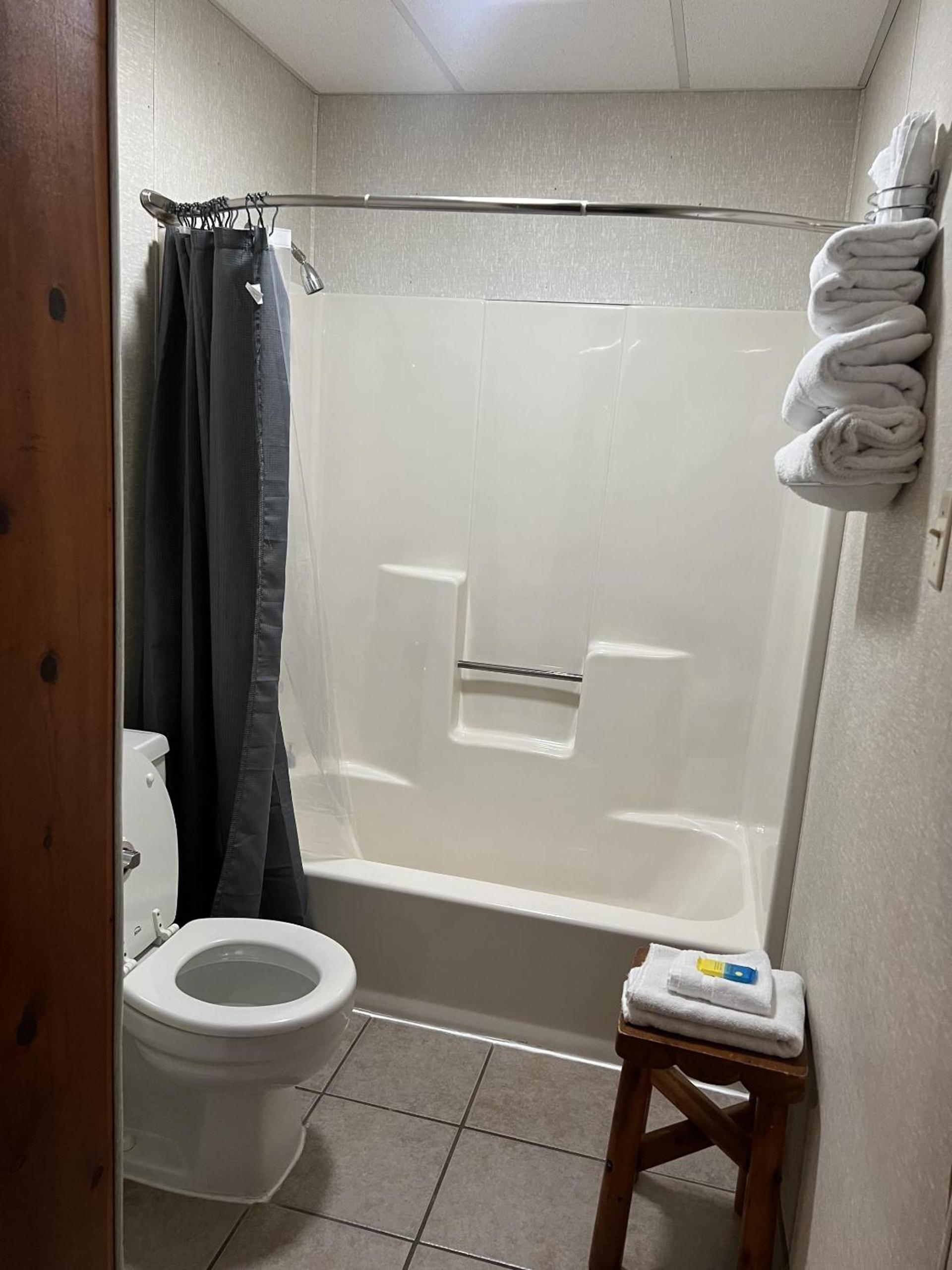 Cedars Motel photo 12