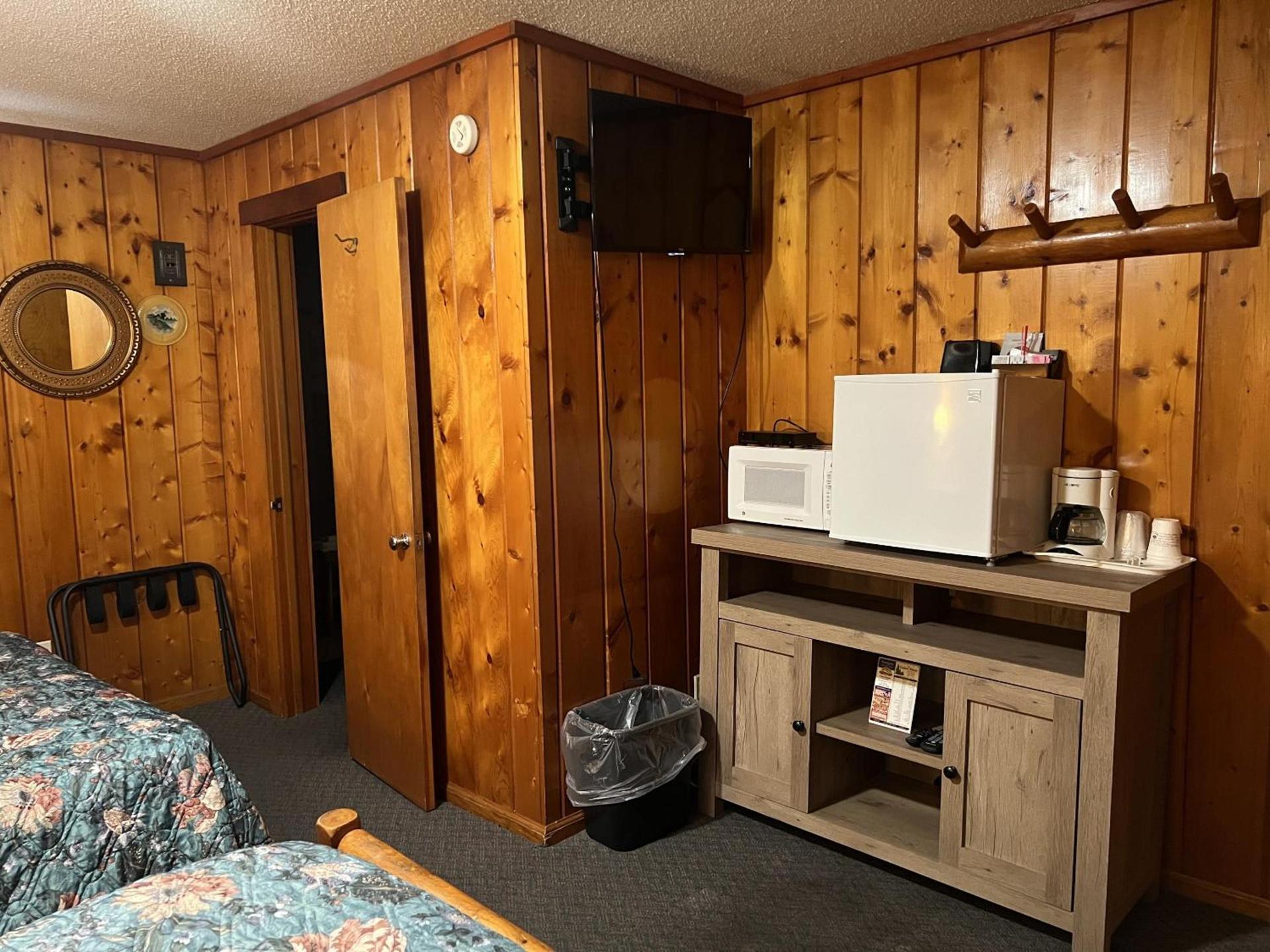 Cedars Motel photo 11