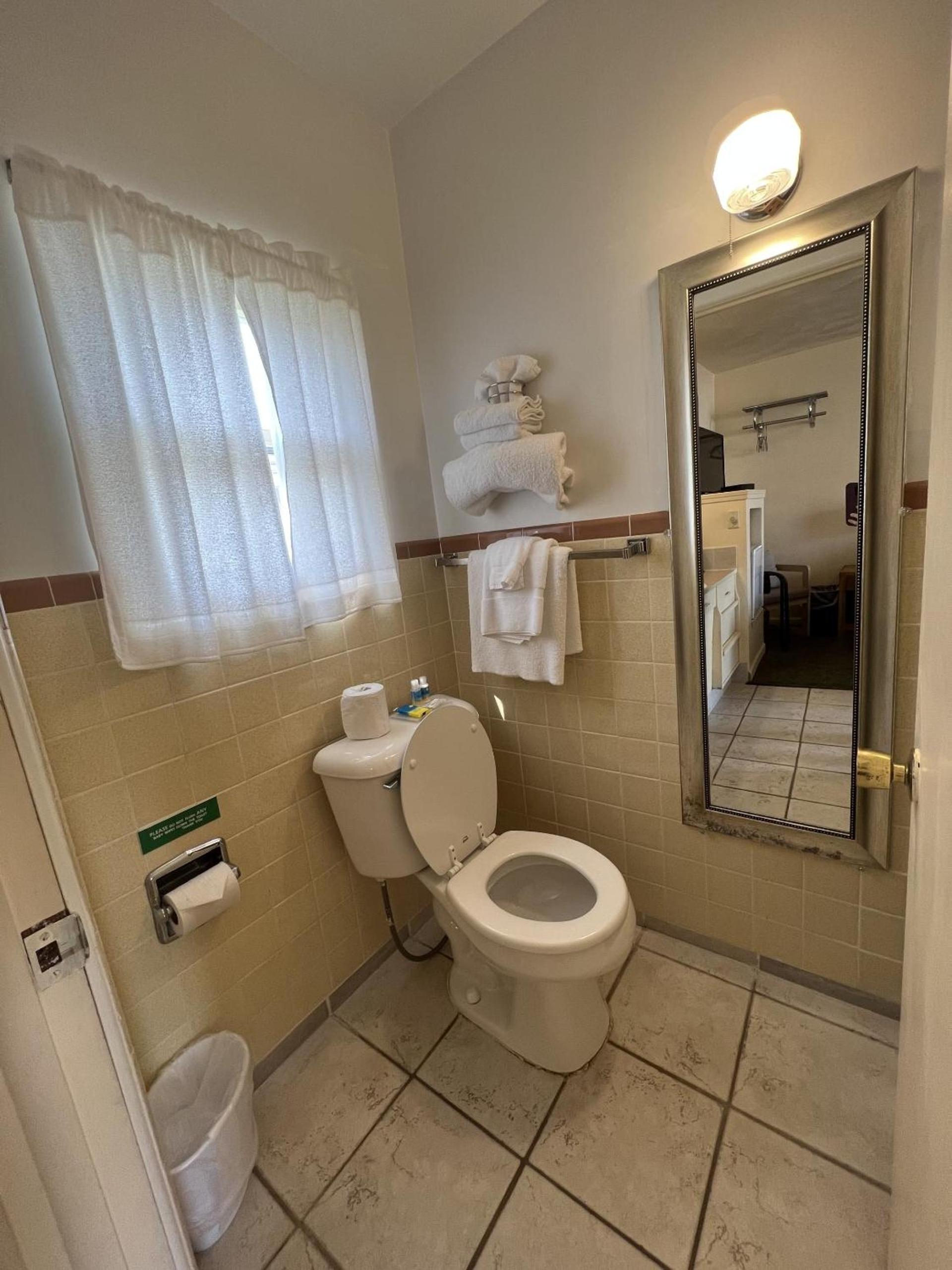 Cedars Motel photo 16