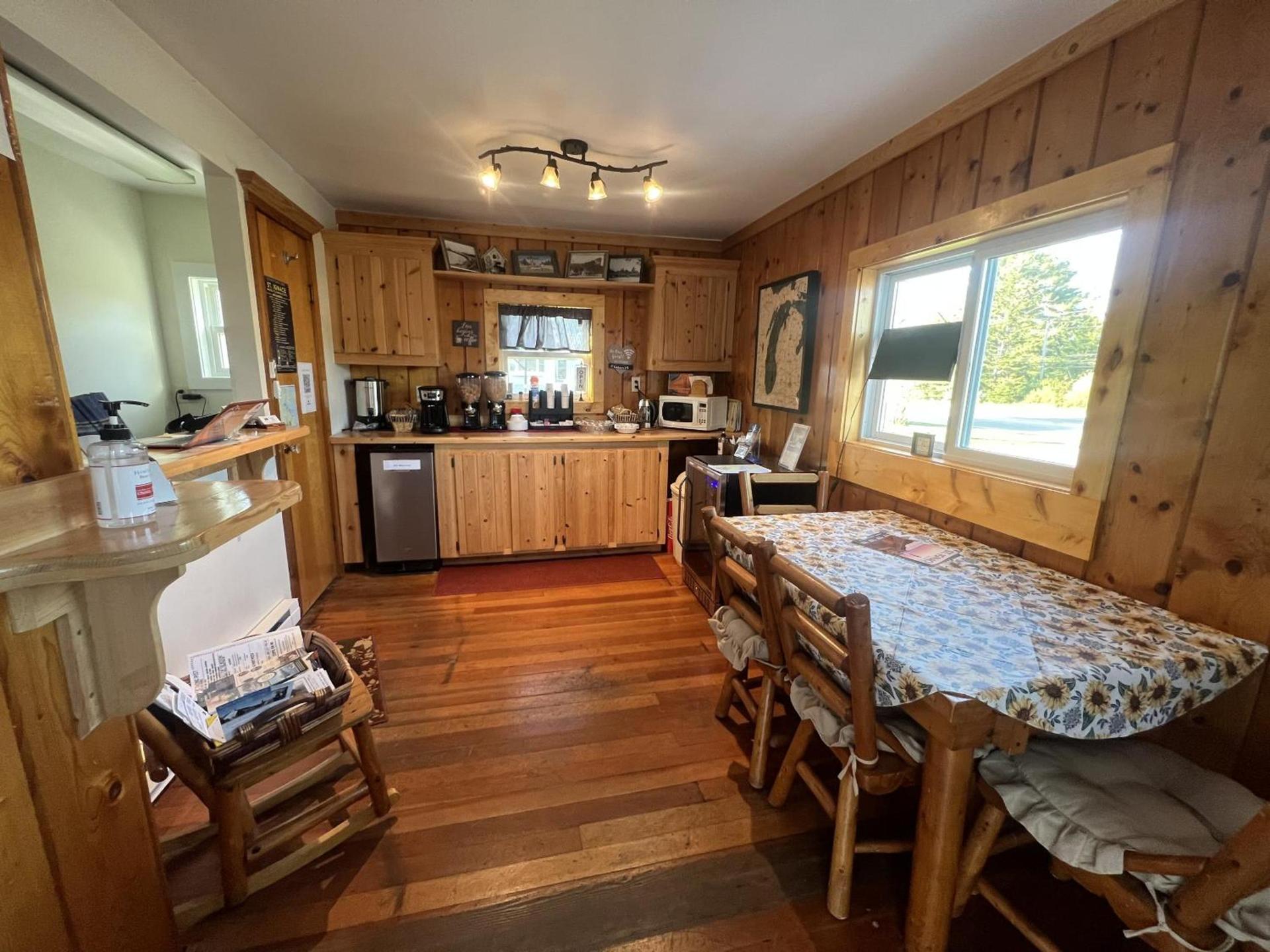 Cedars Motel photo 20