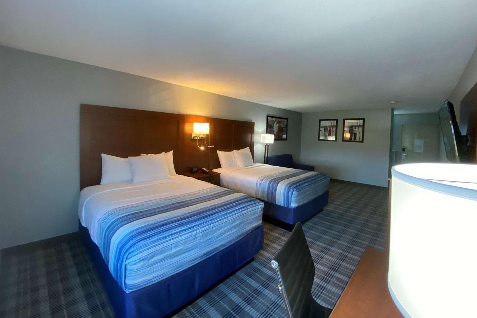 AmericInn by Wyndham Williamsburg photo 10