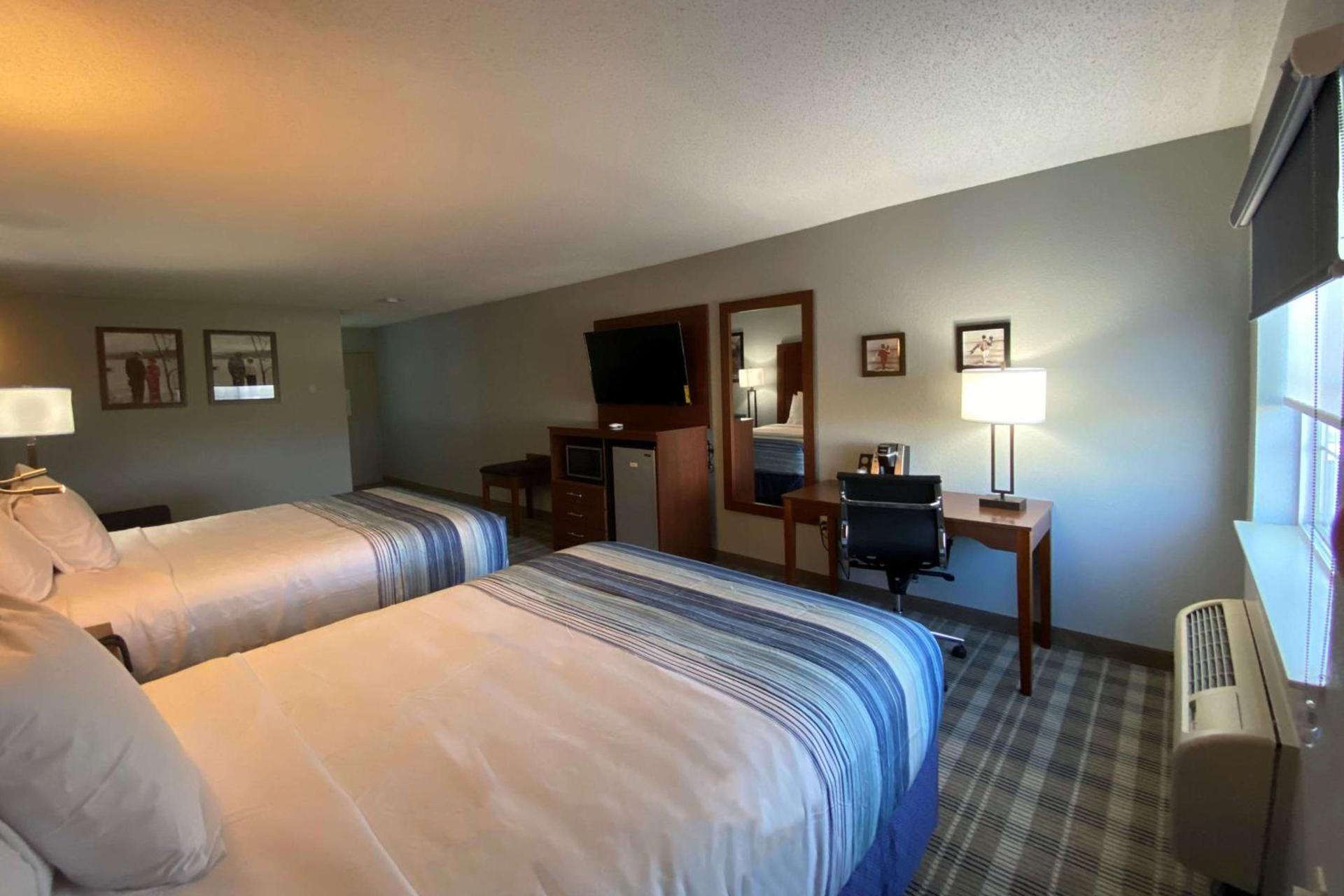 AmericInn by Wyndham Williamsburg photo 11
