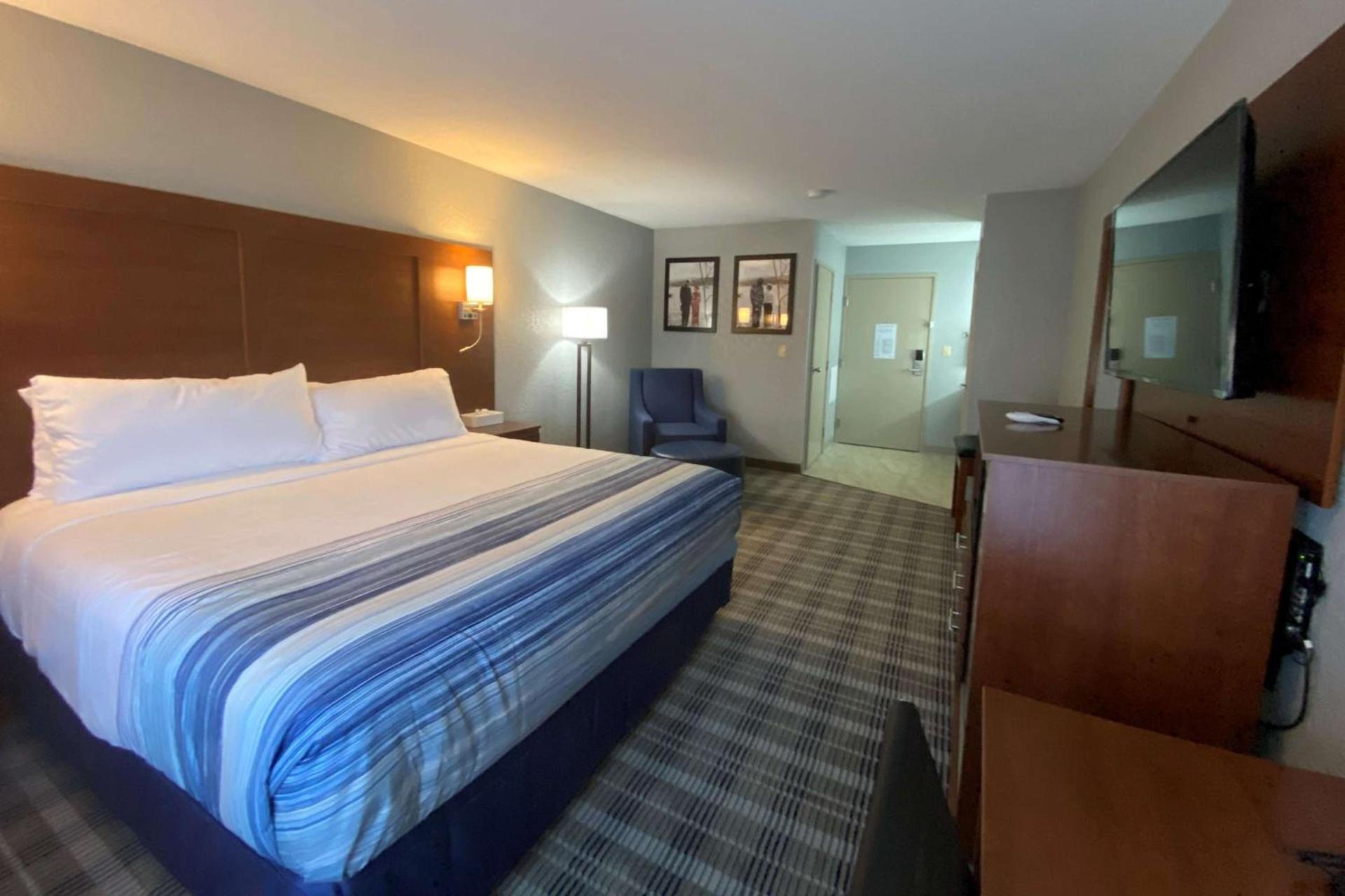 AmericInn by Wyndham Williamsburg photo 12