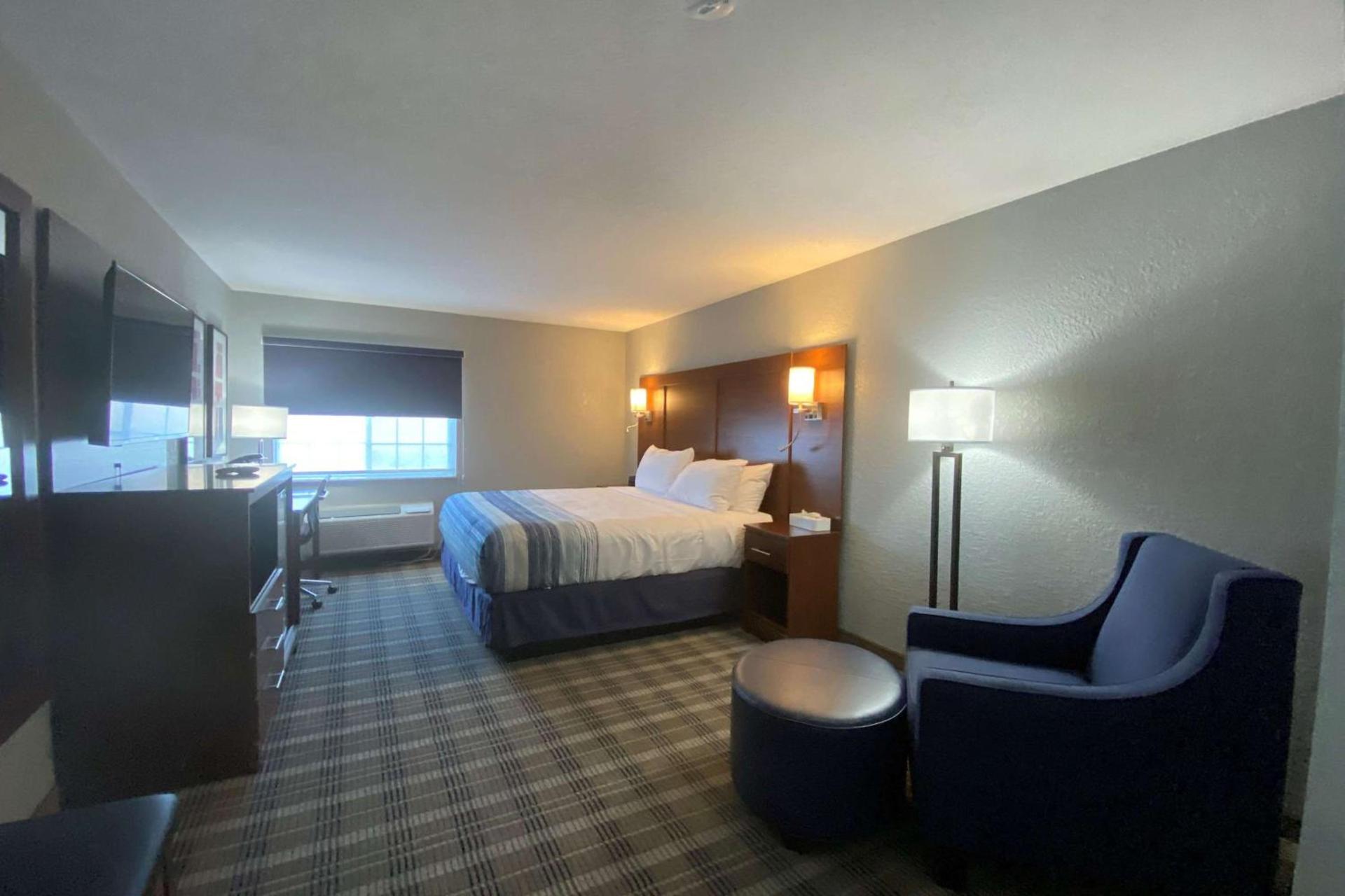 AmericInn by Wyndham Williamsburg photo 13
