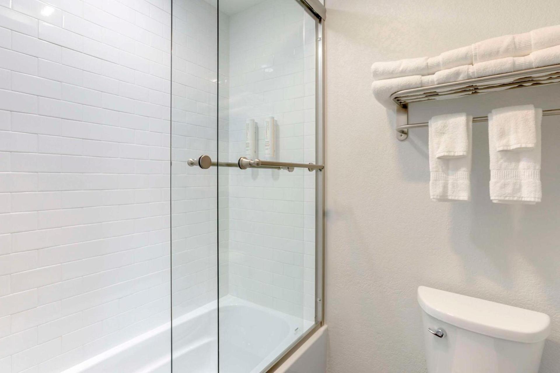 Clarion Pointe Prescott Valley photo 17