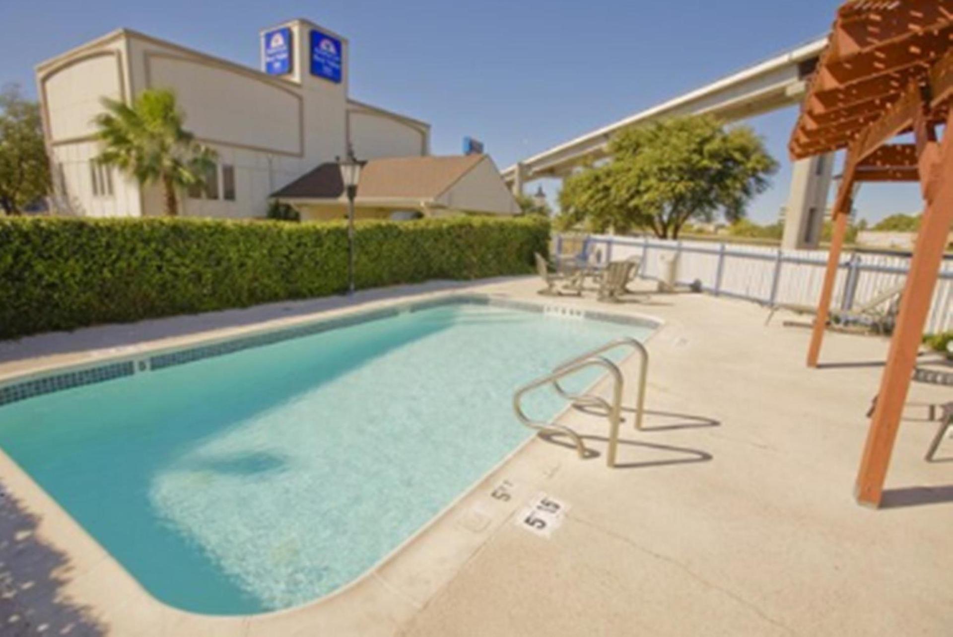 Americas Best Value Inn Austin photo 2