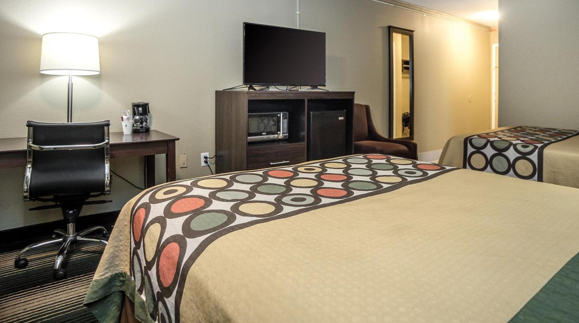 Super 8 by Wyndham Indianapolis South photo 36