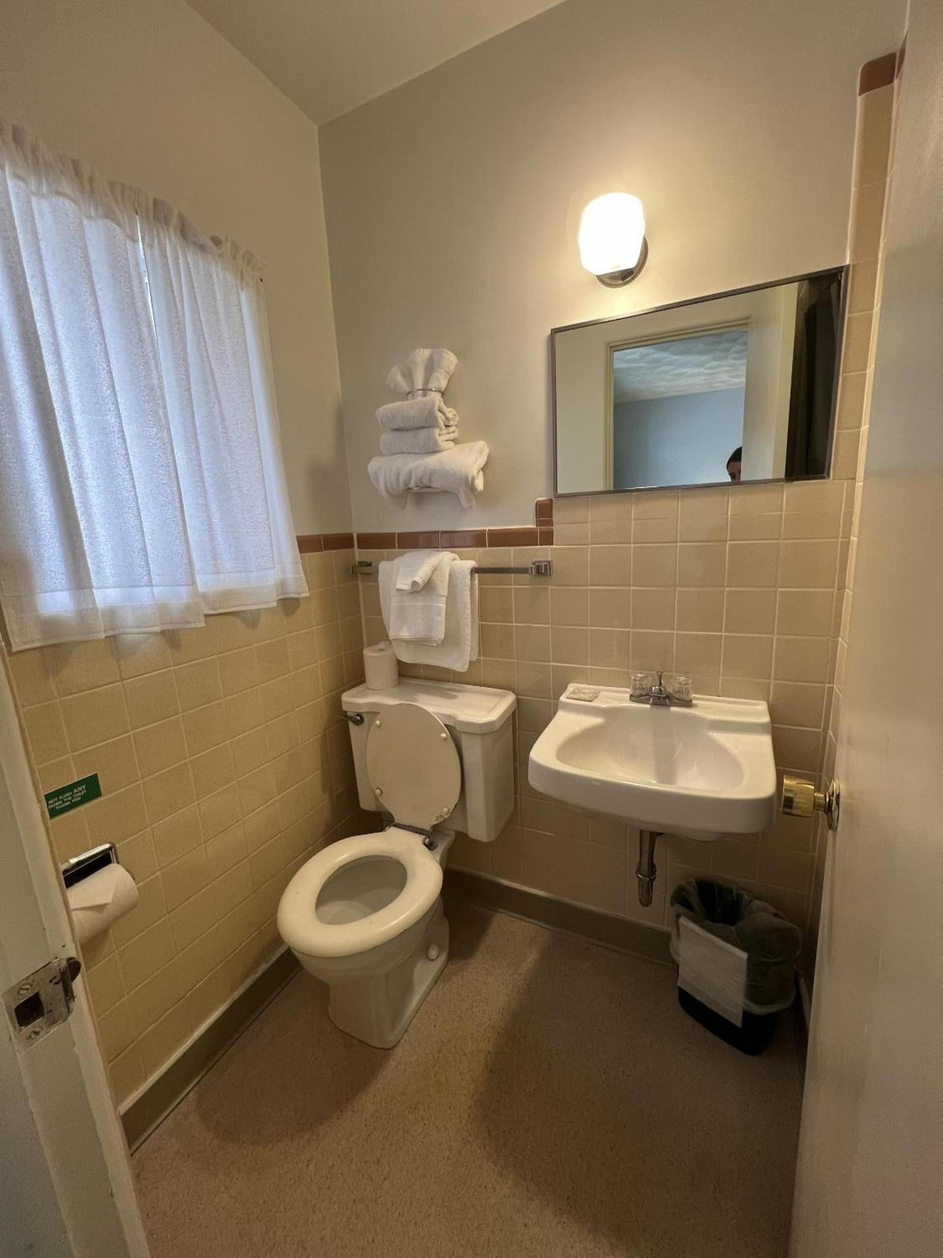 Cedars Motel photo 22