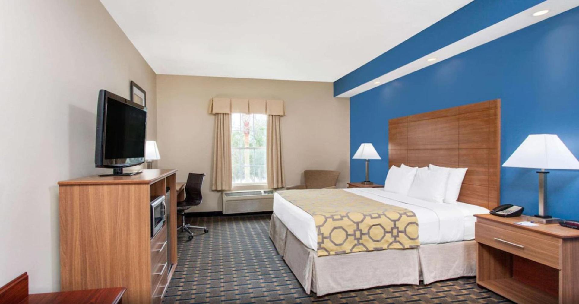 Baymont by Wyndham Jacksonville/Butler Blvd photo 24