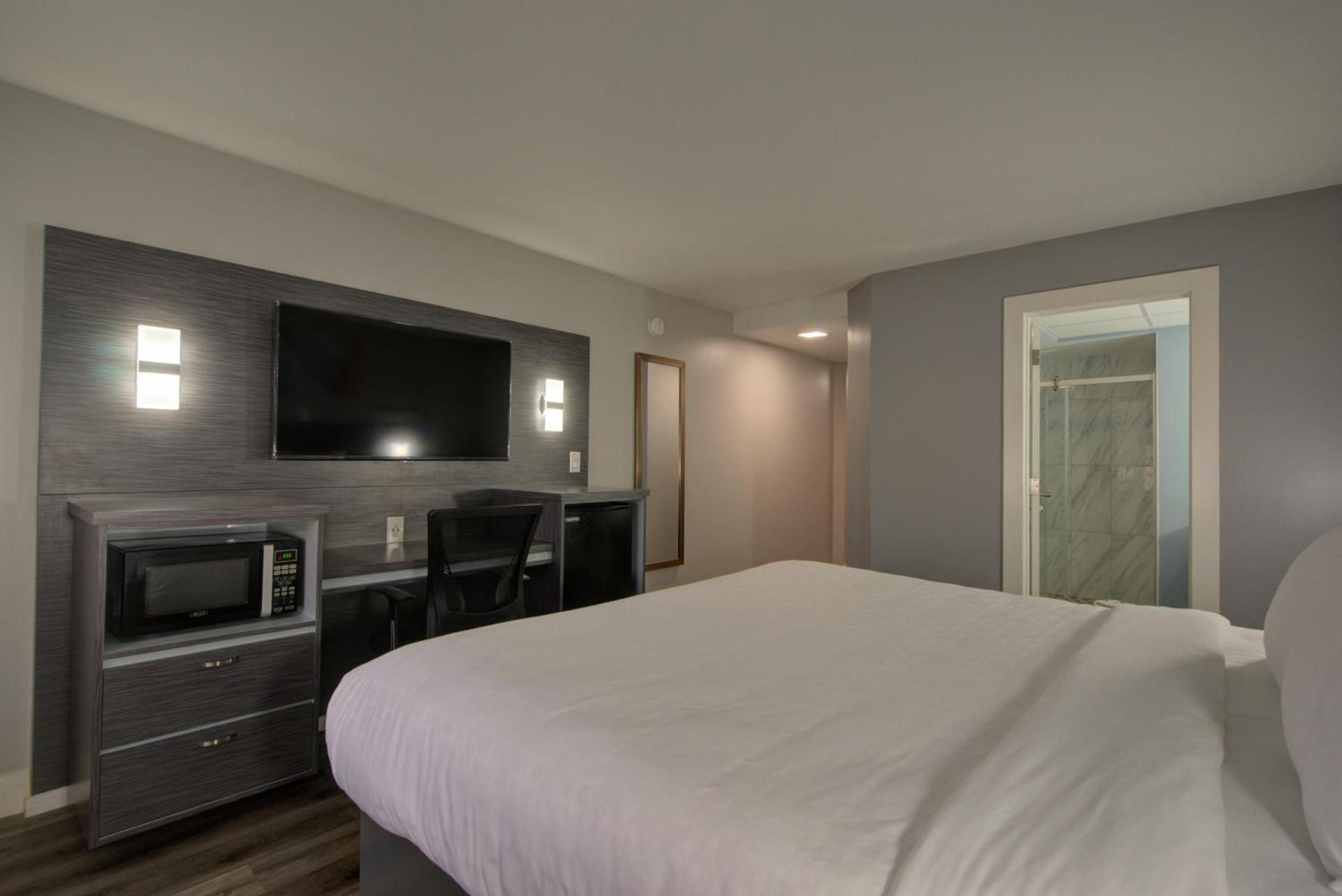 Clarion Pointe Tampa-Brandon Near Fairgrounds and Casino photo 64