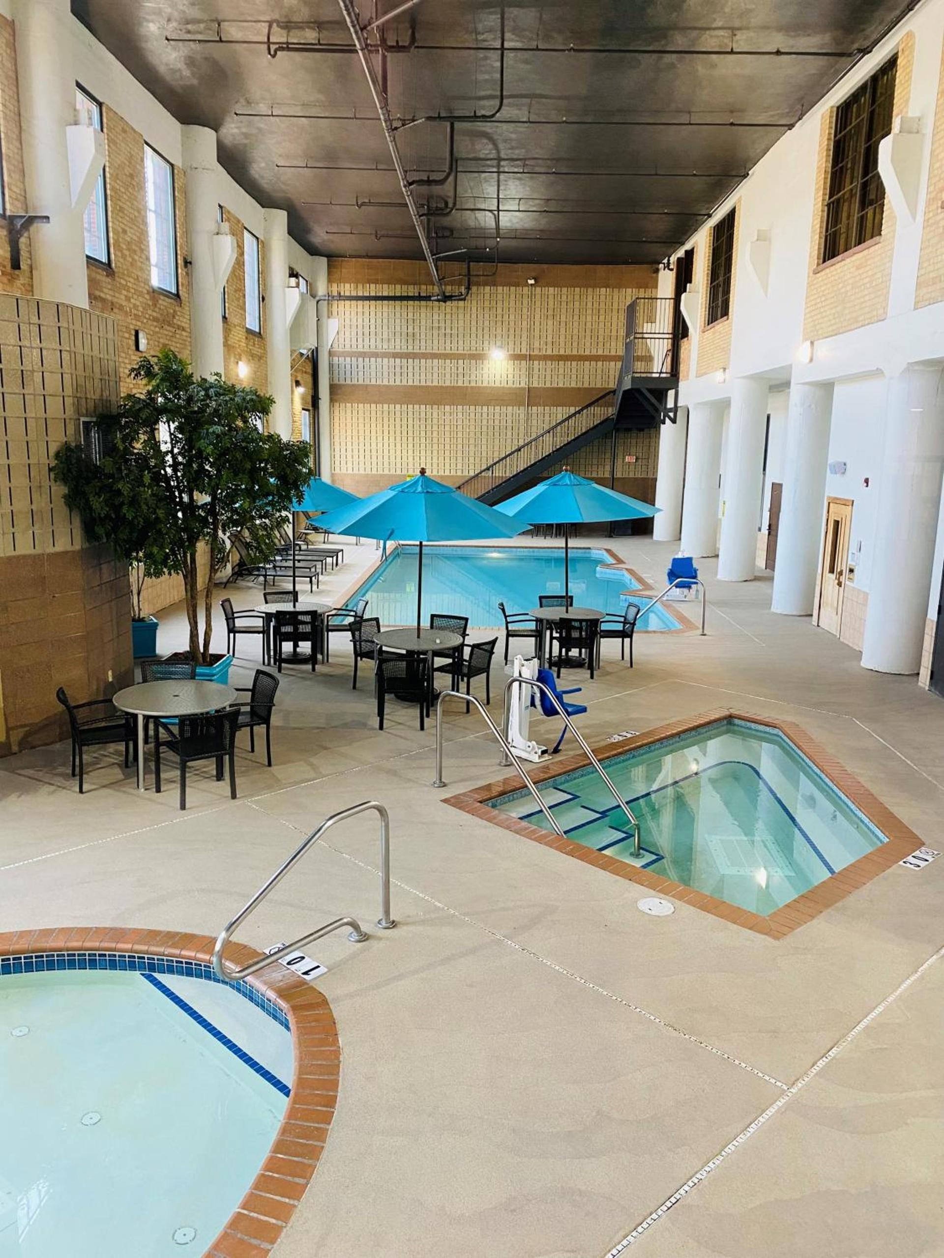 The Suites Hotel at Waterfront Plaza photo 40