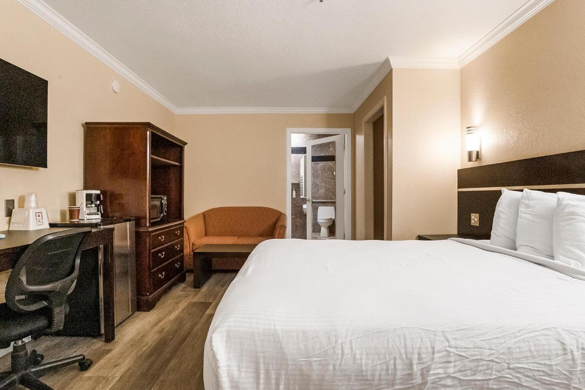 Country Inn Sonora photo 16