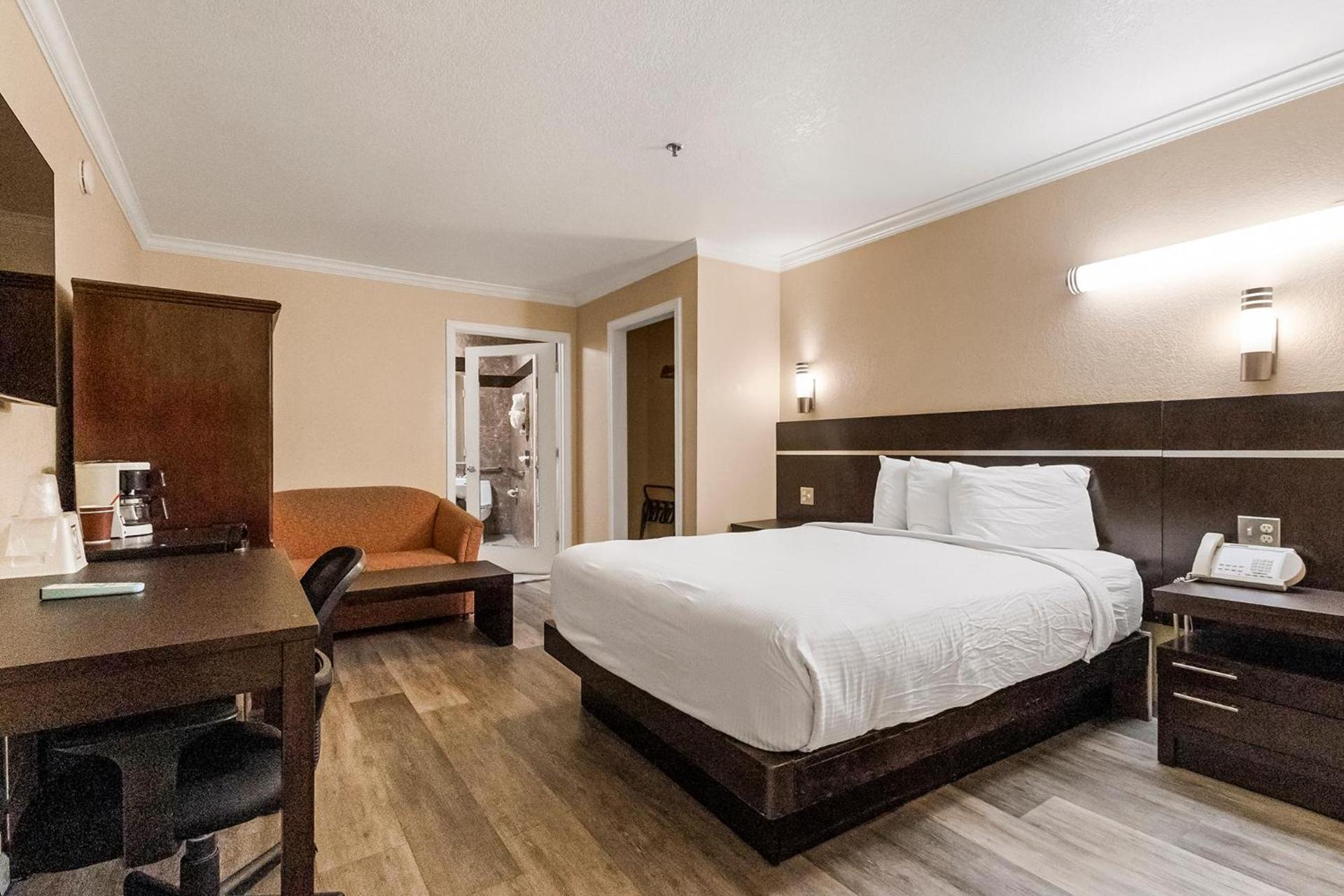 Country Inn Sonora photo 17