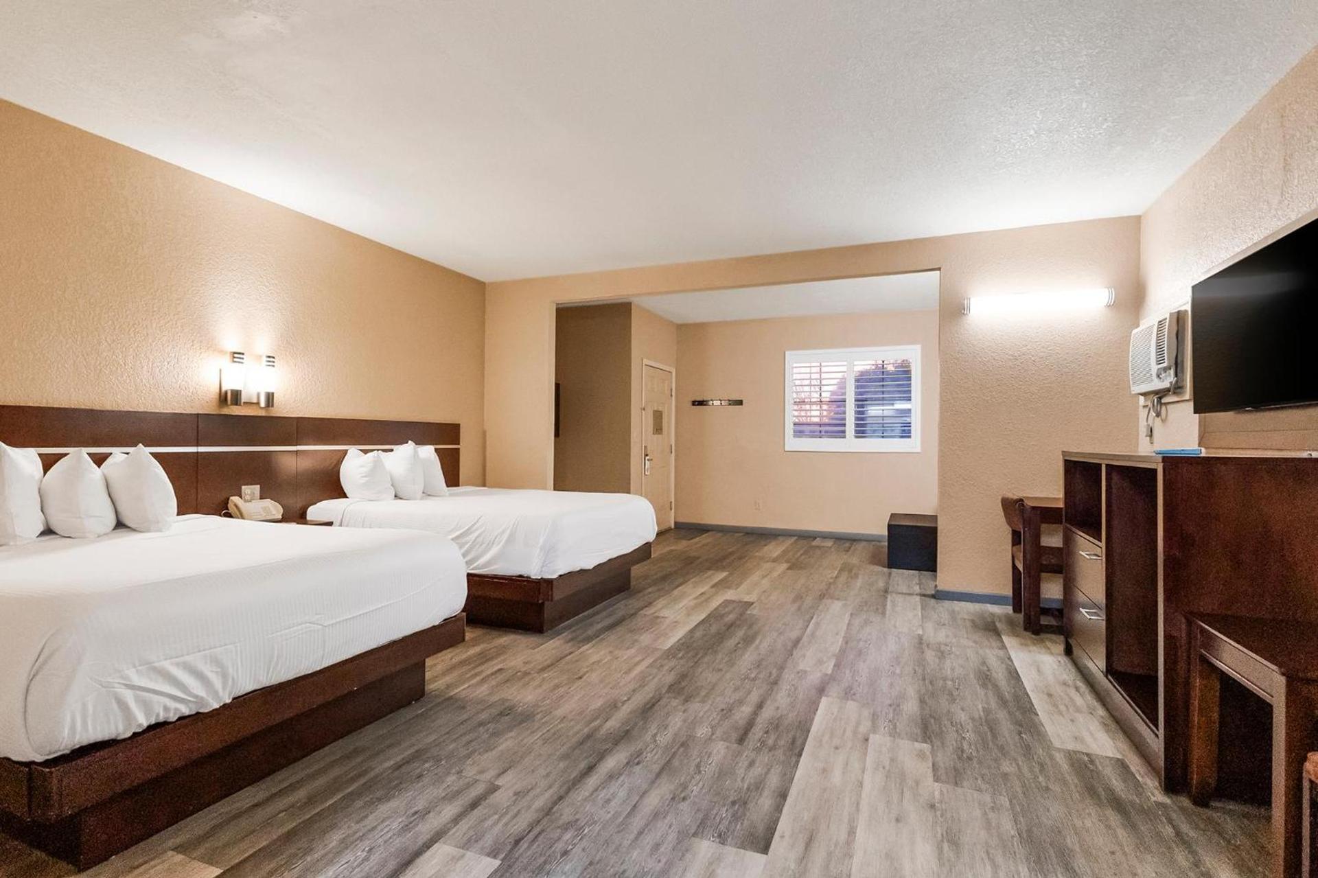 Country Inn Sonora photo 8