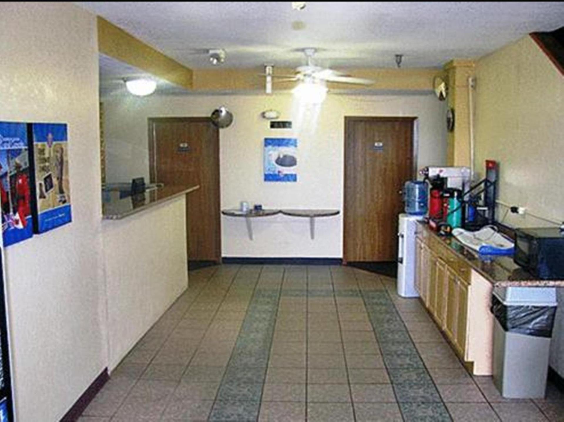 Motel 6-Moriarty, NM photo 31