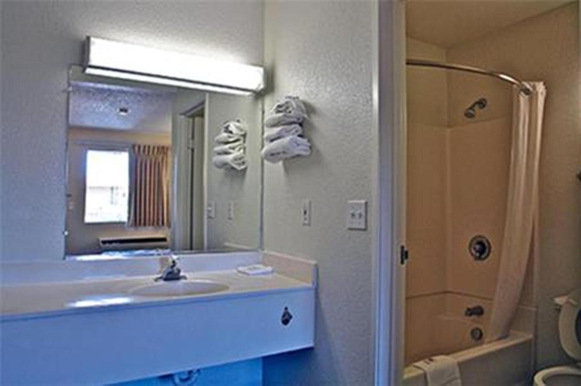 Motel 6-Moriarty, NM photo 32