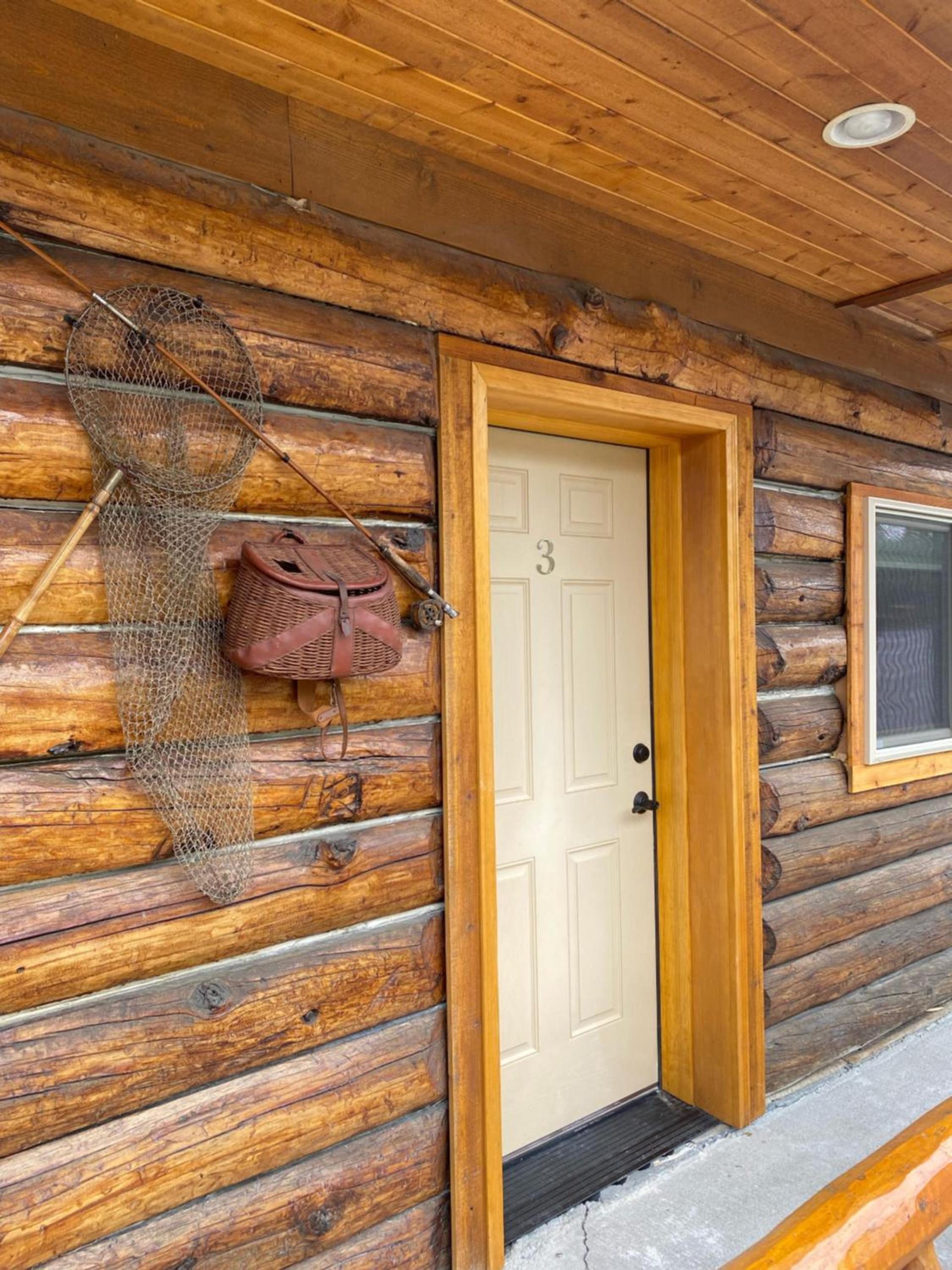 Summit Lake Lodge photo 9