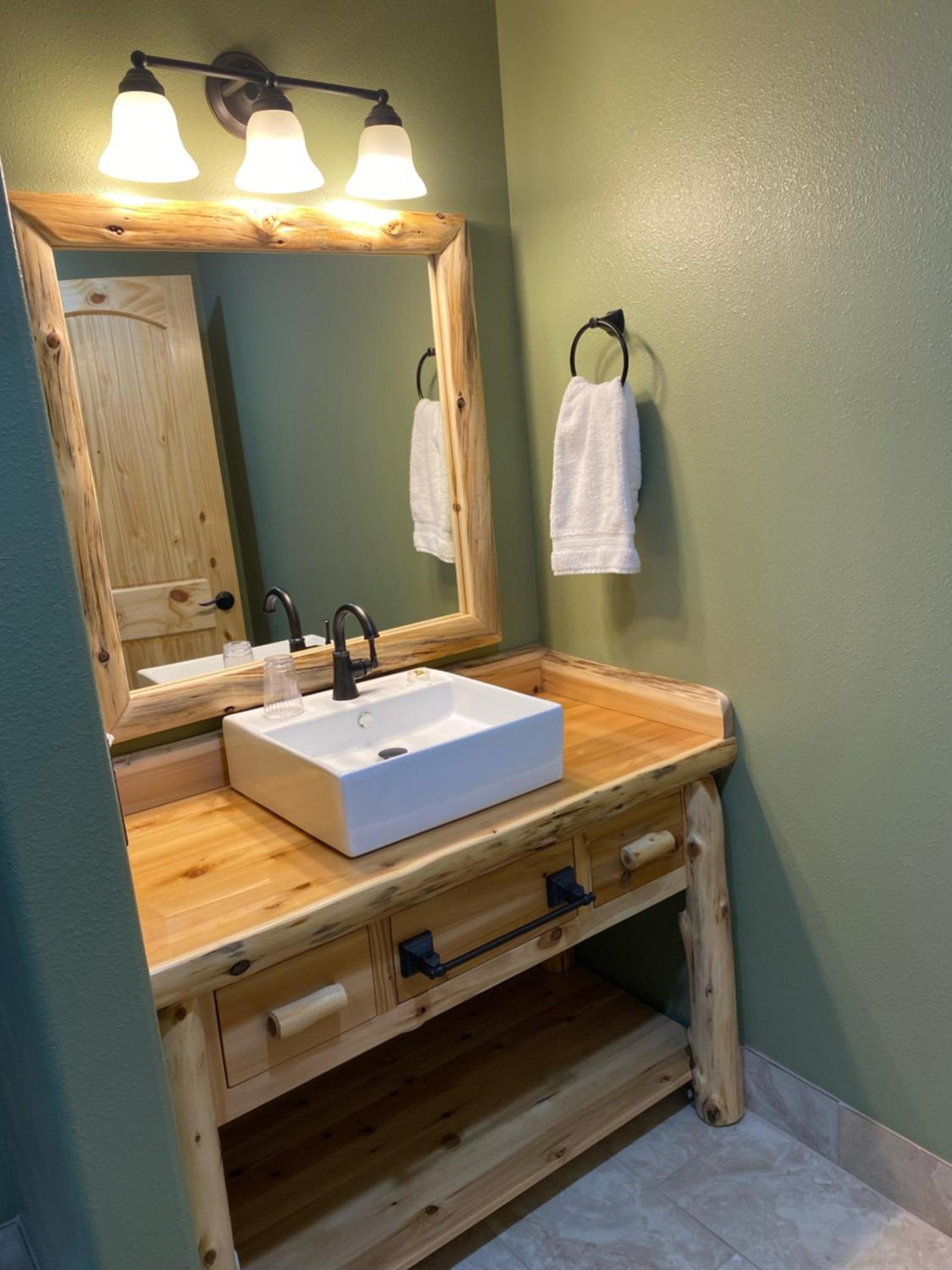 Summit Lake Lodge photo 10