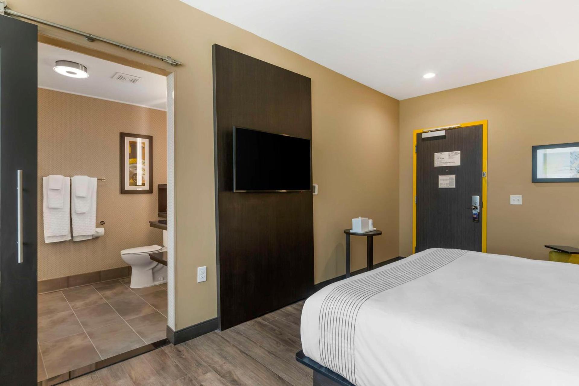 GLo Best Western Pooler - Savannah Airport Hotel photo 21