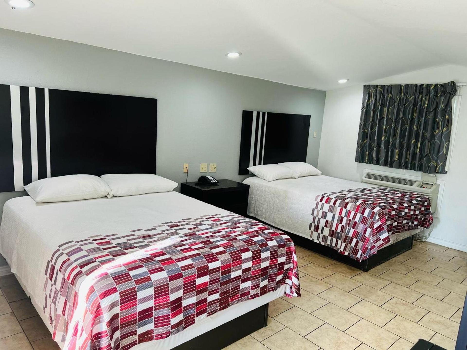 Safari Inn Motel photo 5