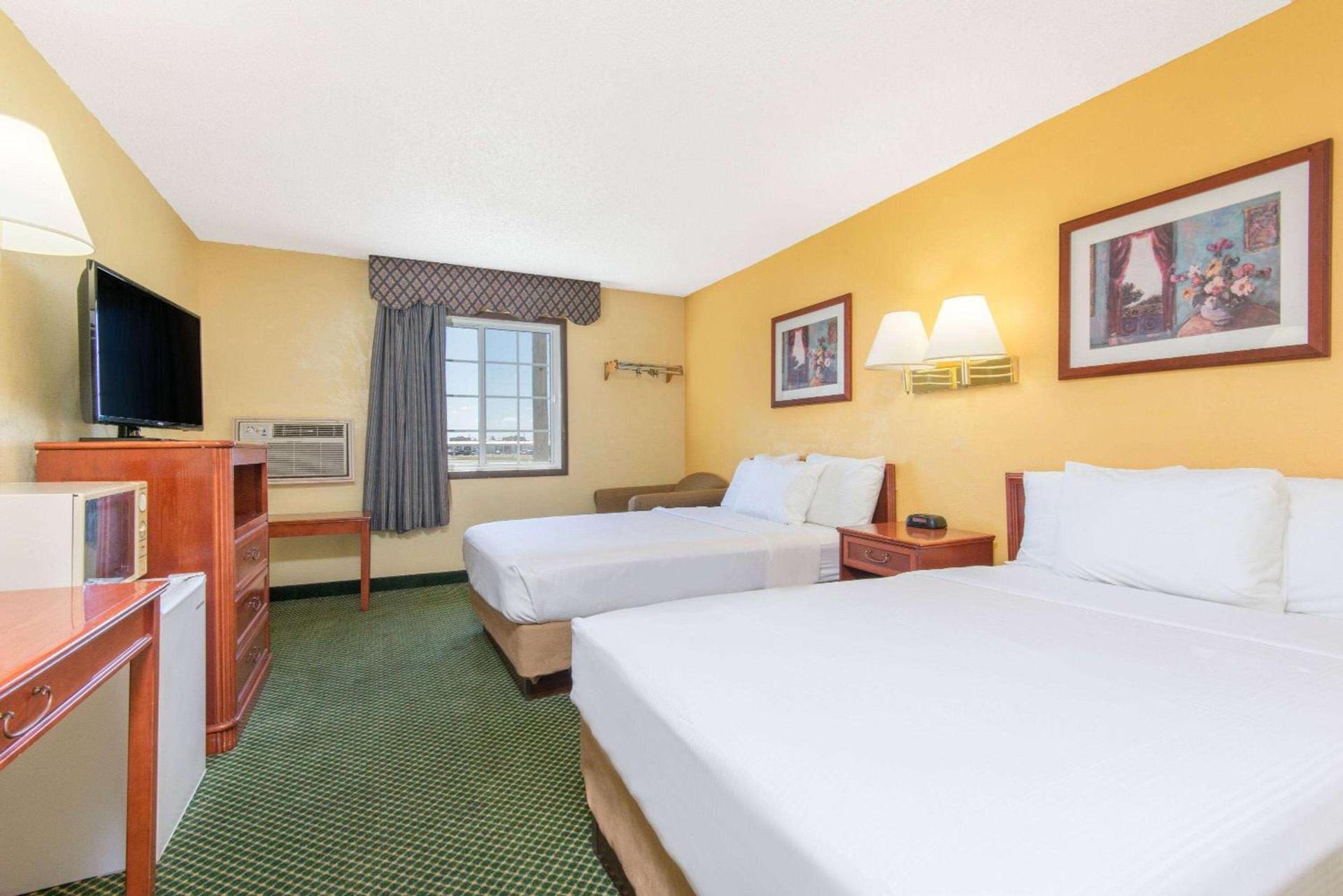 Days Inn by Wyndham Great Bend photo 12