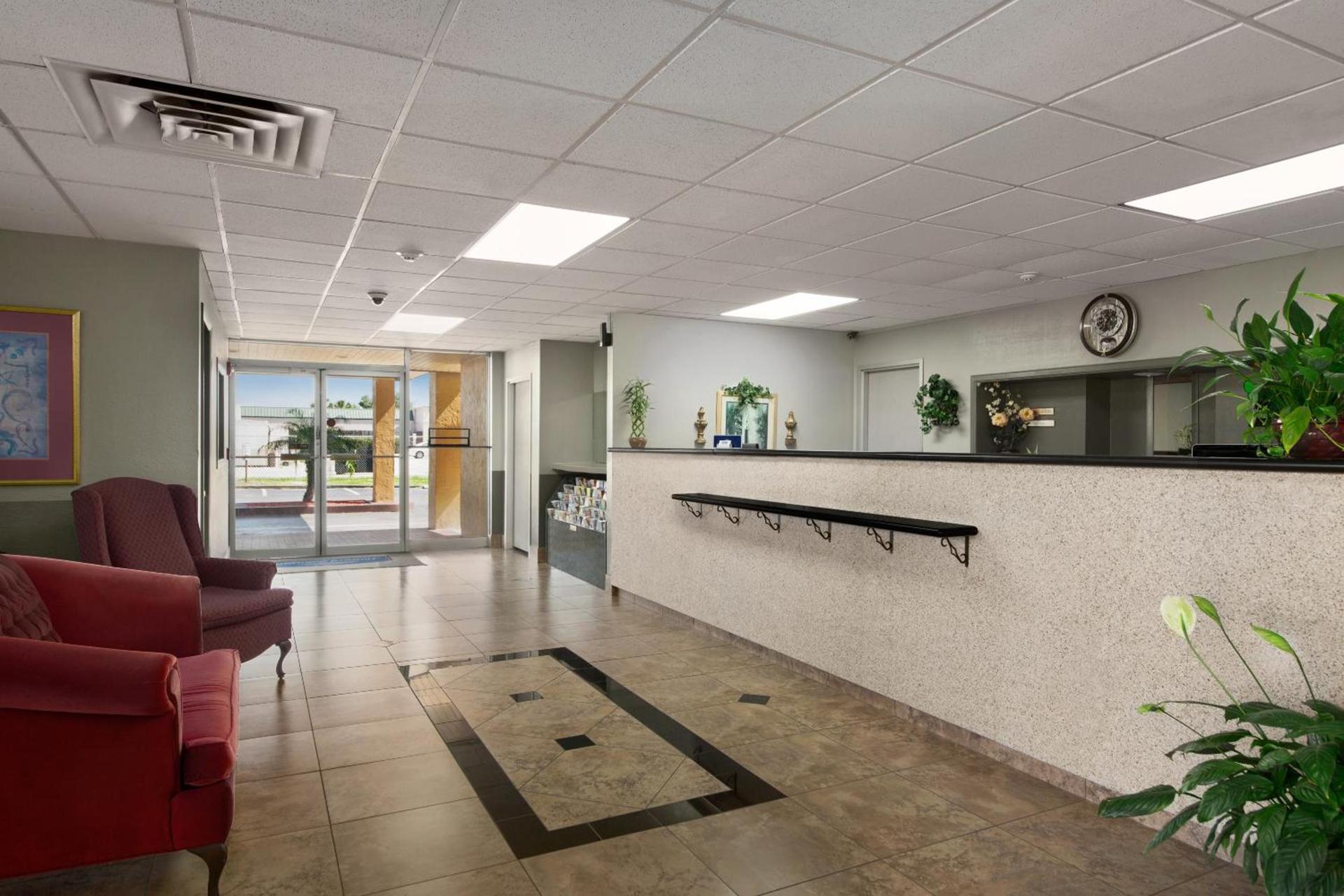 Howard Johnson by Wyndham Winter Haven FL photo 38