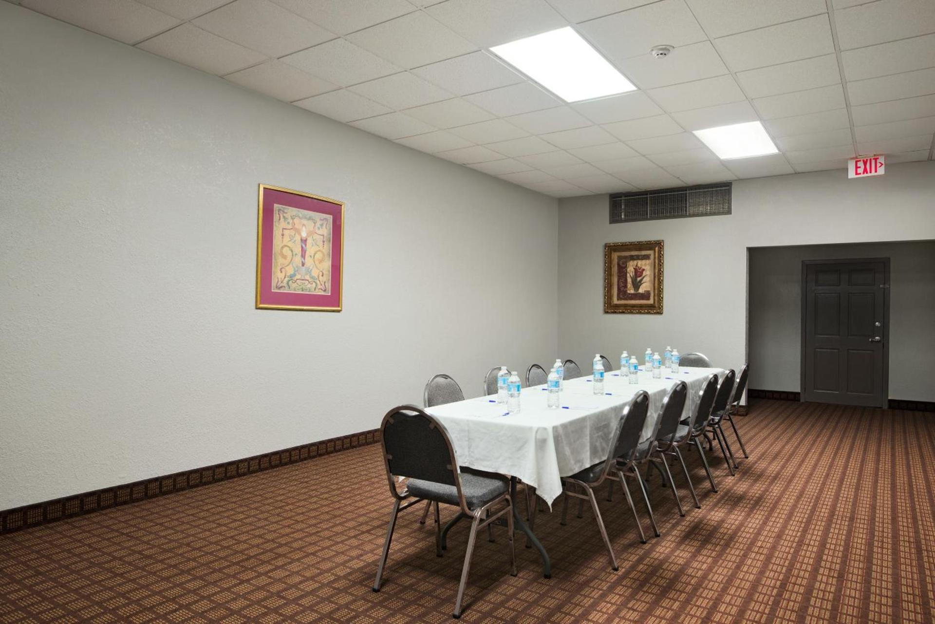 Howard Johnson by Wyndham Winter Haven FL photo 40