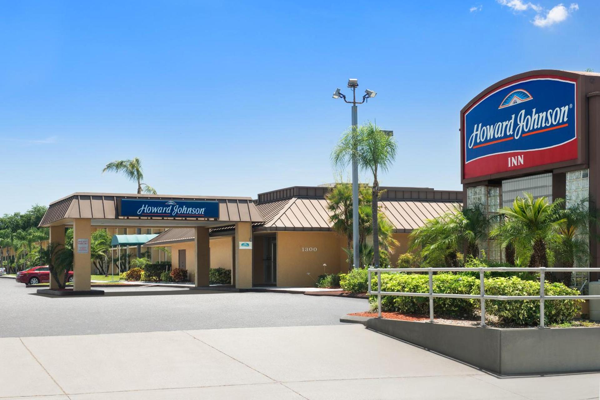 Howard Johnson by Wyndham Winter Haven FL photo 33
