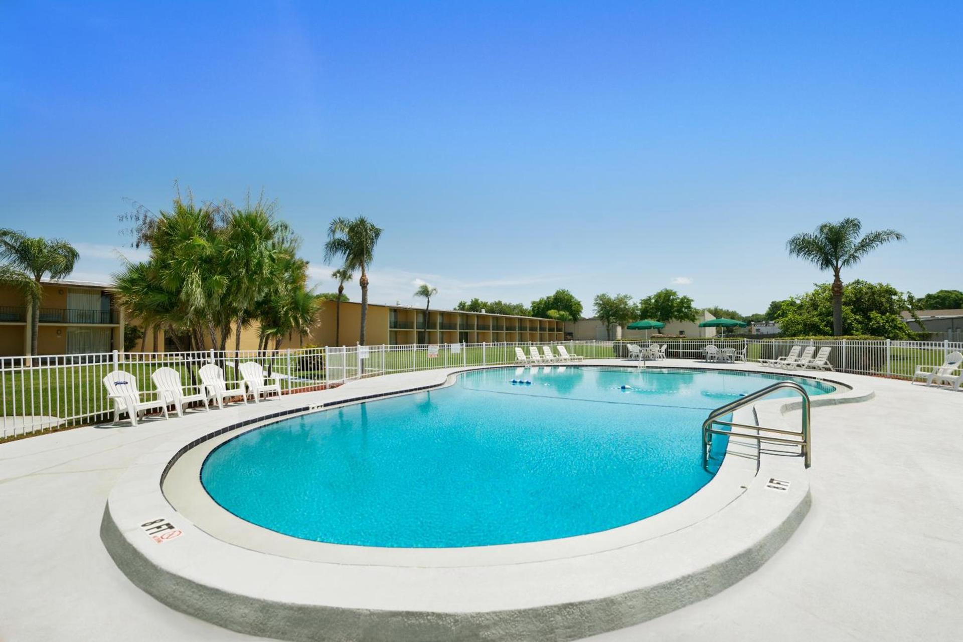 Howard Johnson by Wyndham Winter Haven FL photo 37