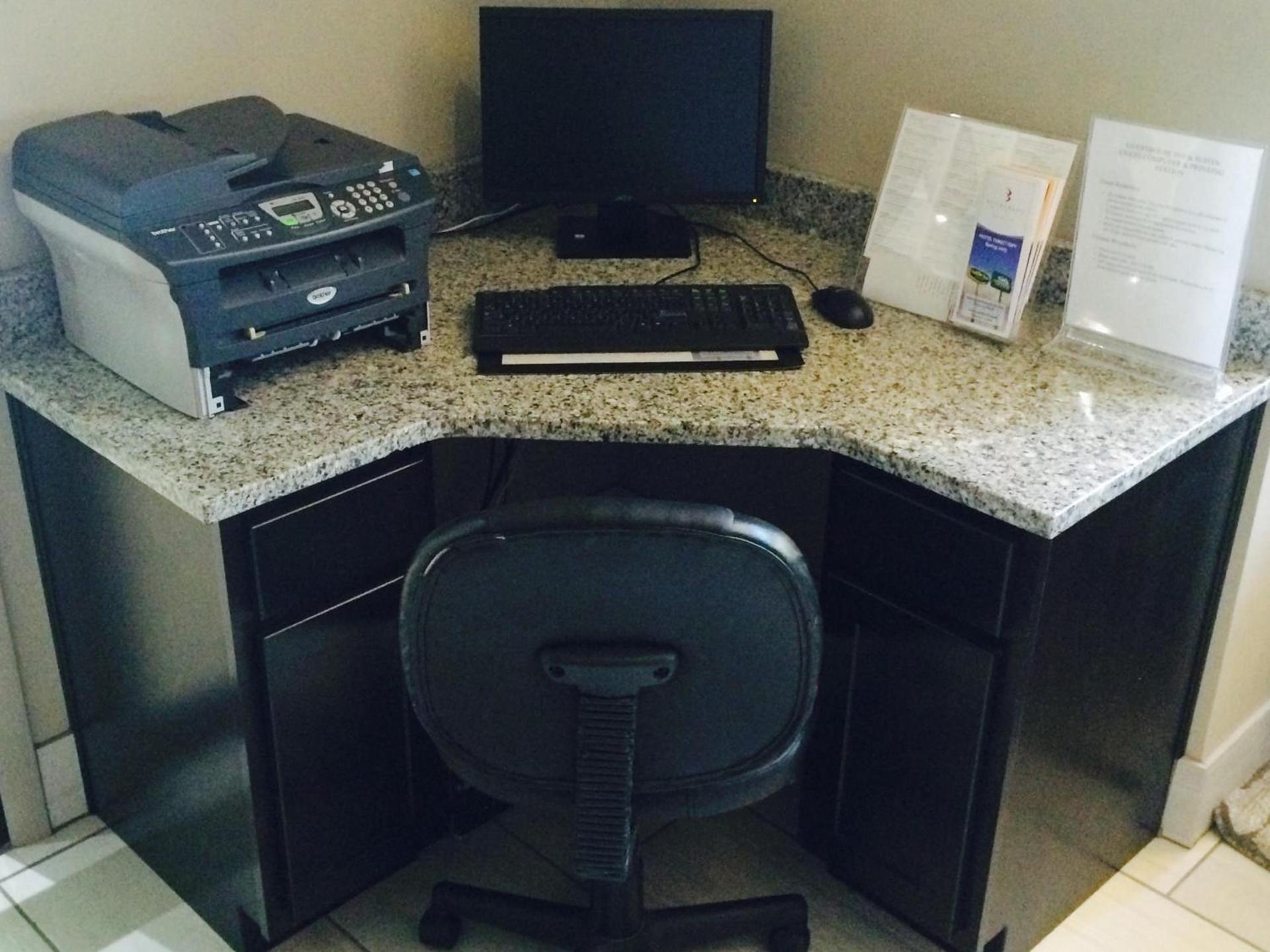 Guesthouse Inn & Suites Lexington photo 16