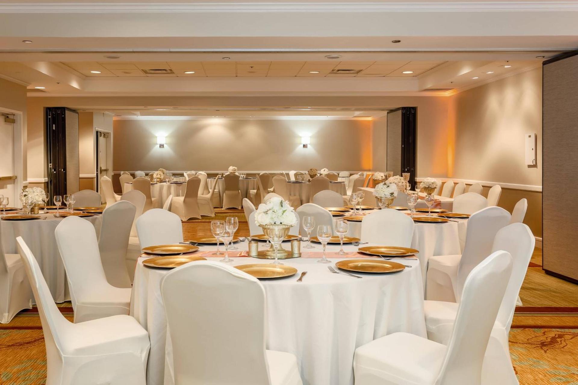 Sheraton Suites Market Center Dallas photo 36