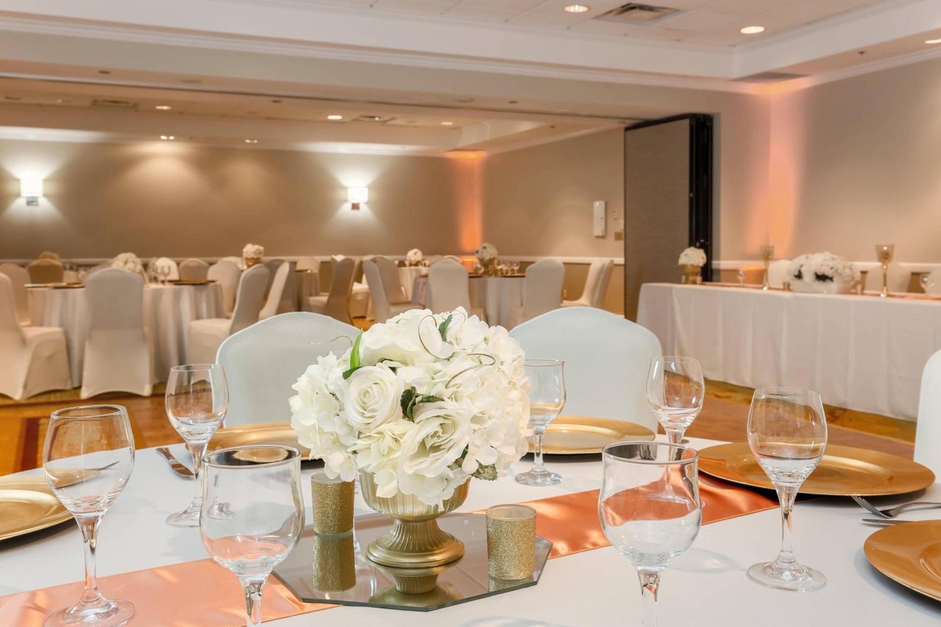 Sheraton Suites Market Center Dallas photo 37