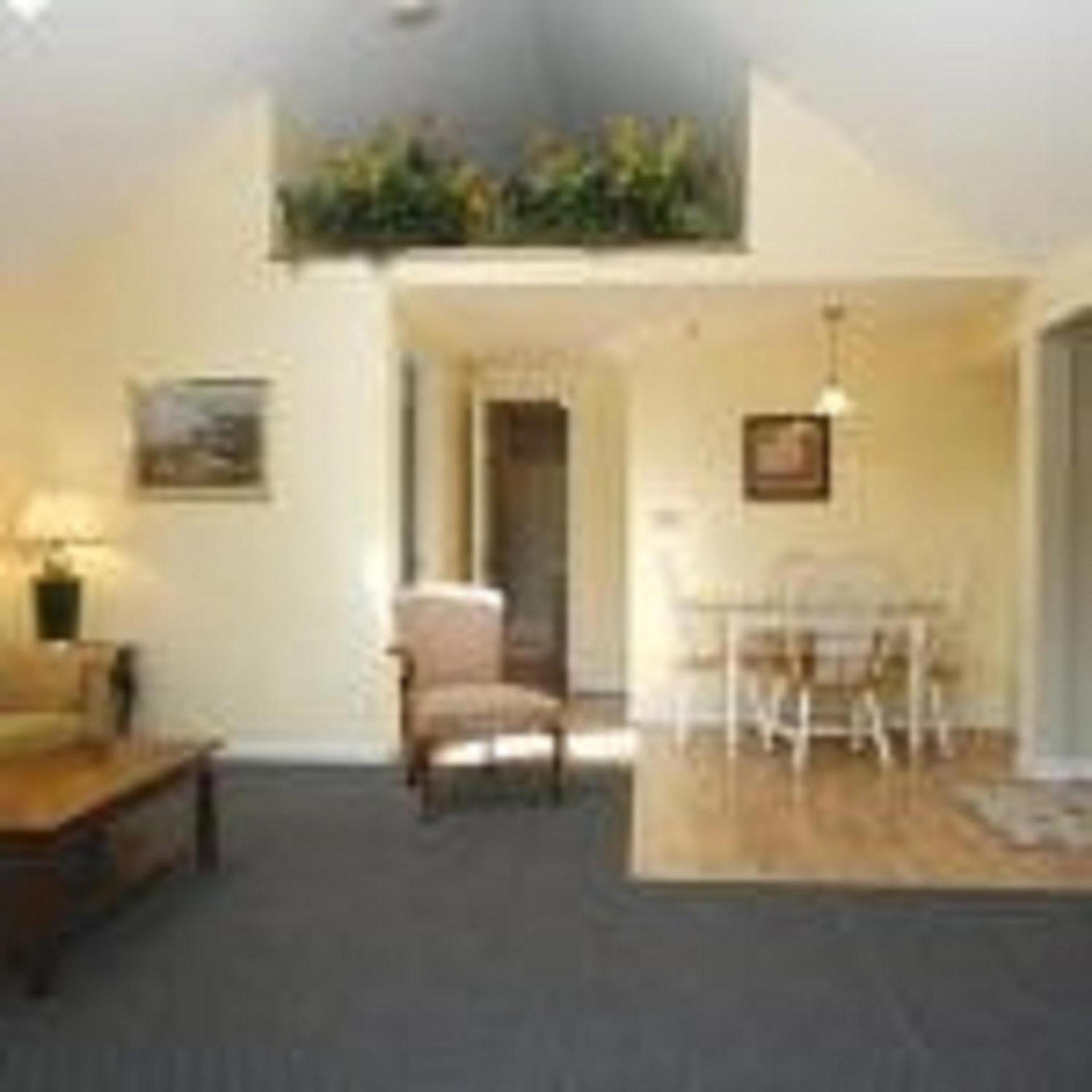 Studio East Motel photo 2