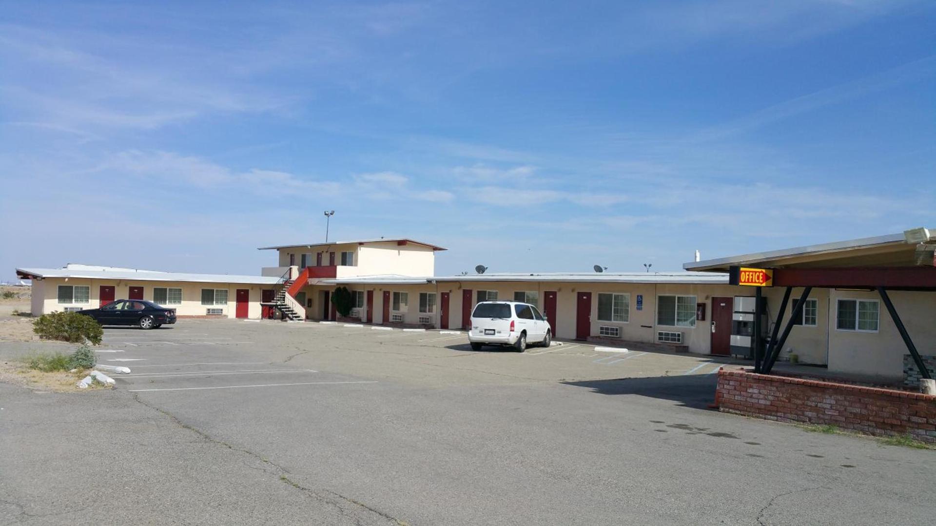 Budget Inn Mojave photo 2