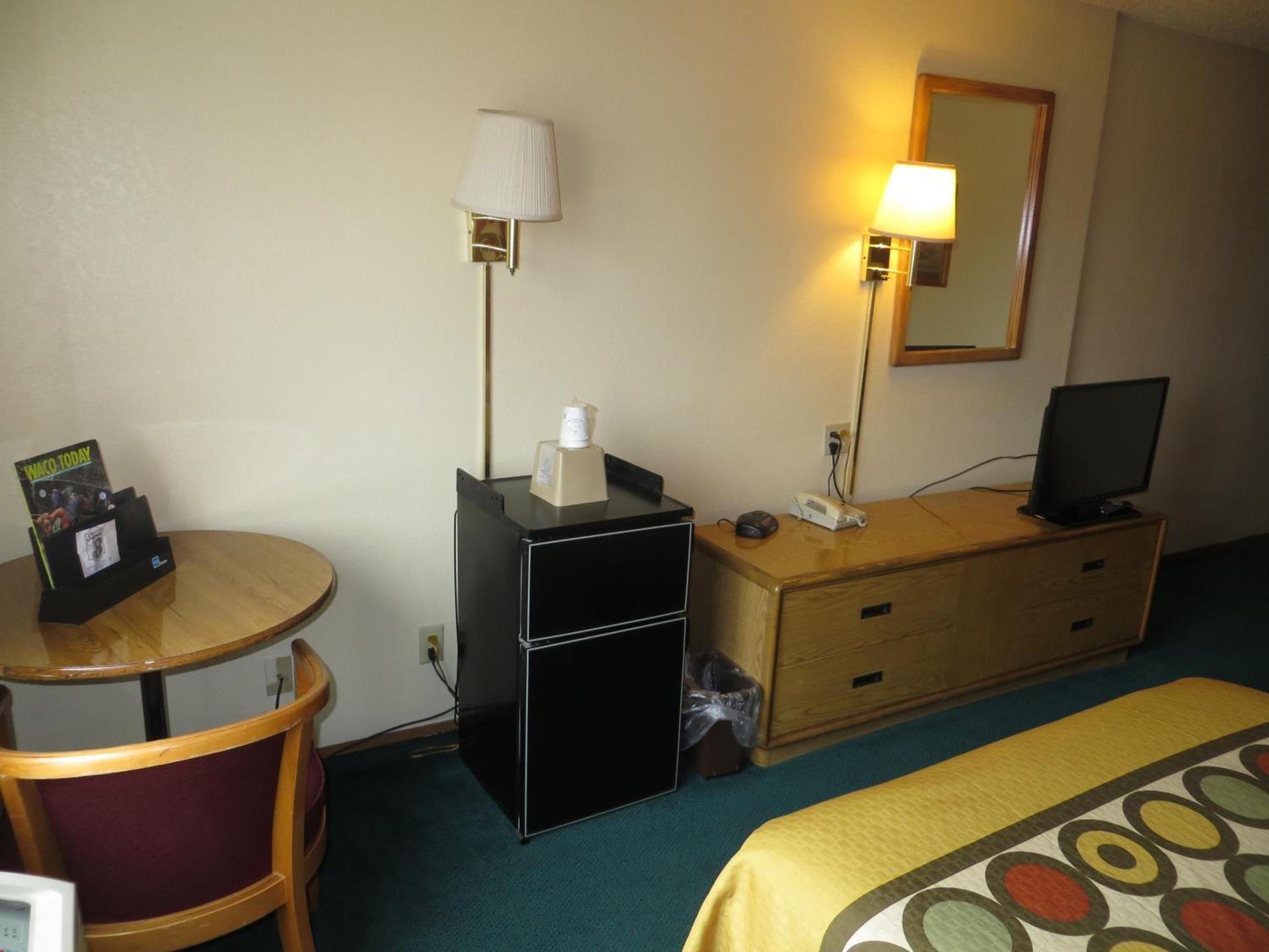 Super 8 by Wyndham Waco University Area photo 2