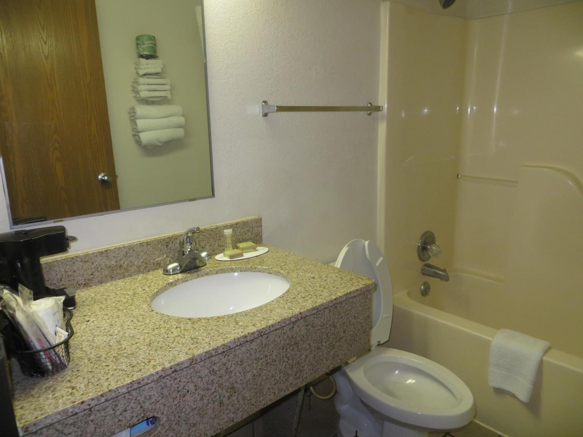Super 8 by Wyndham Waco University Area photo 9