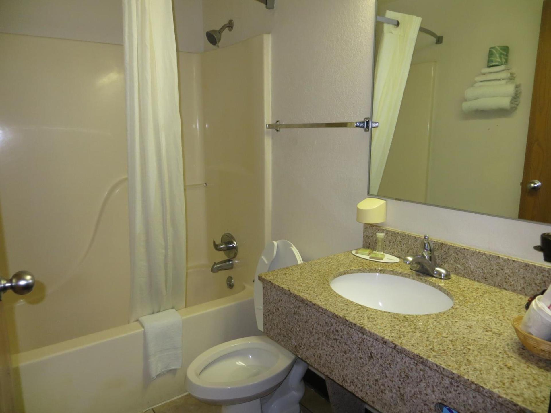 Super 8 by Wyndham Waco University Area photo 10