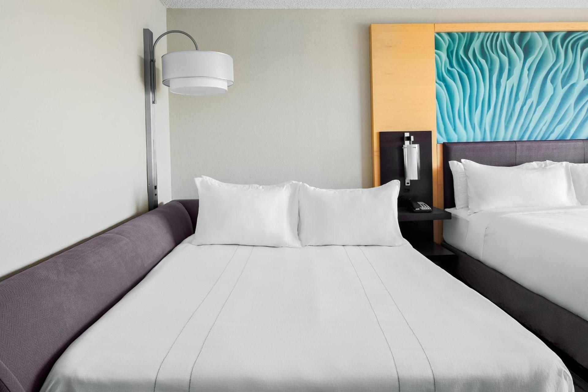Boca Raton Marriott at Boca Center photo 8
