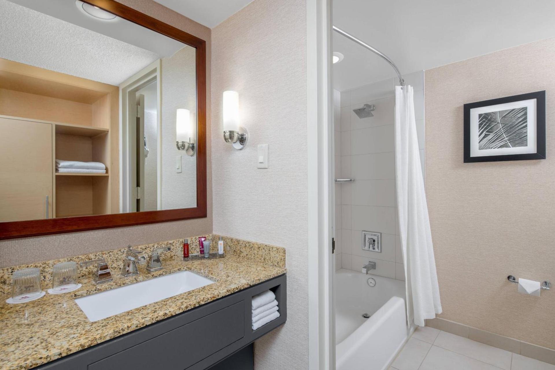 Boca Raton Marriott at Boca Center photo 20