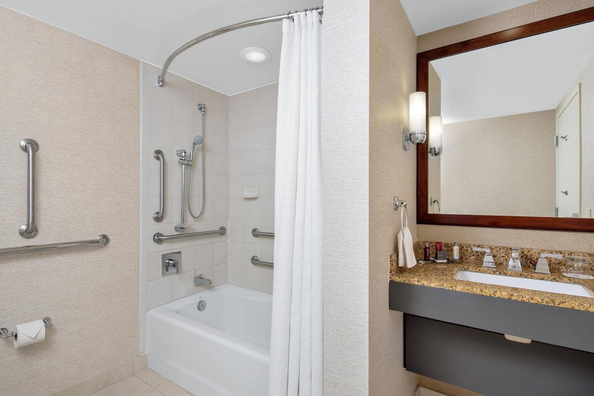 Boca Raton Marriott at Boca Center photo 22