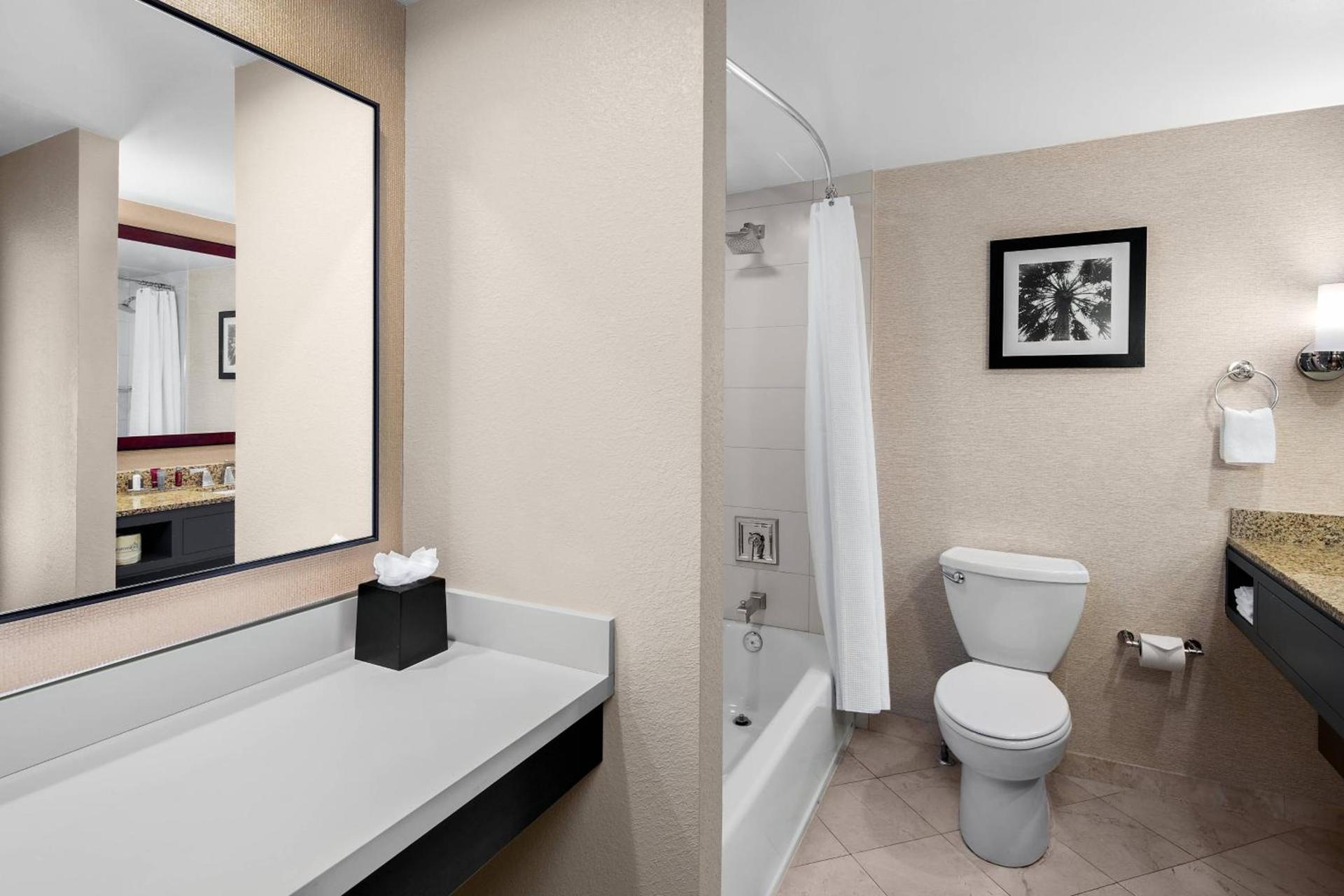 Boca Raton Marriott at Boca Center photo 28