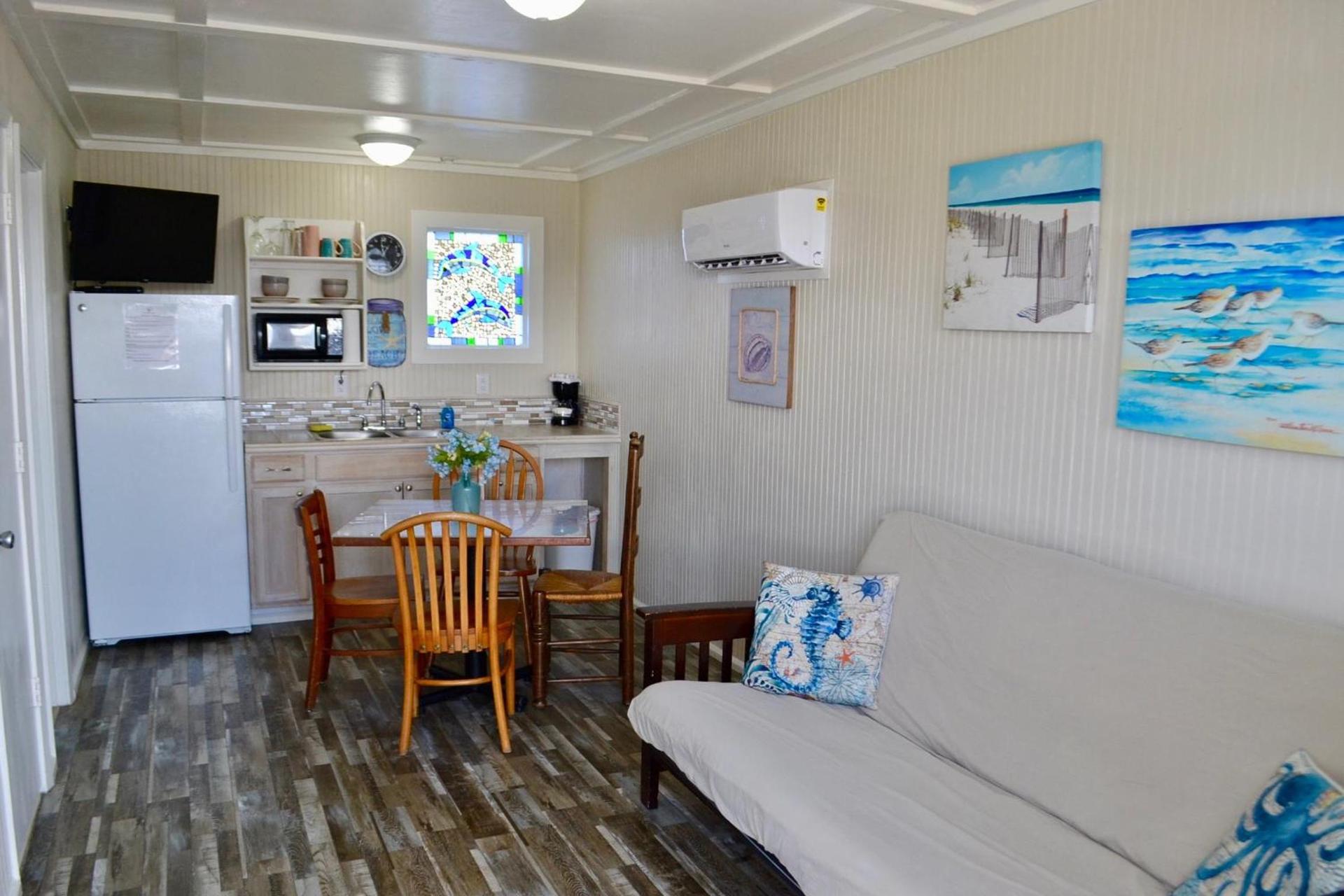 Blue Dolphin Inn and Cottages photo 3