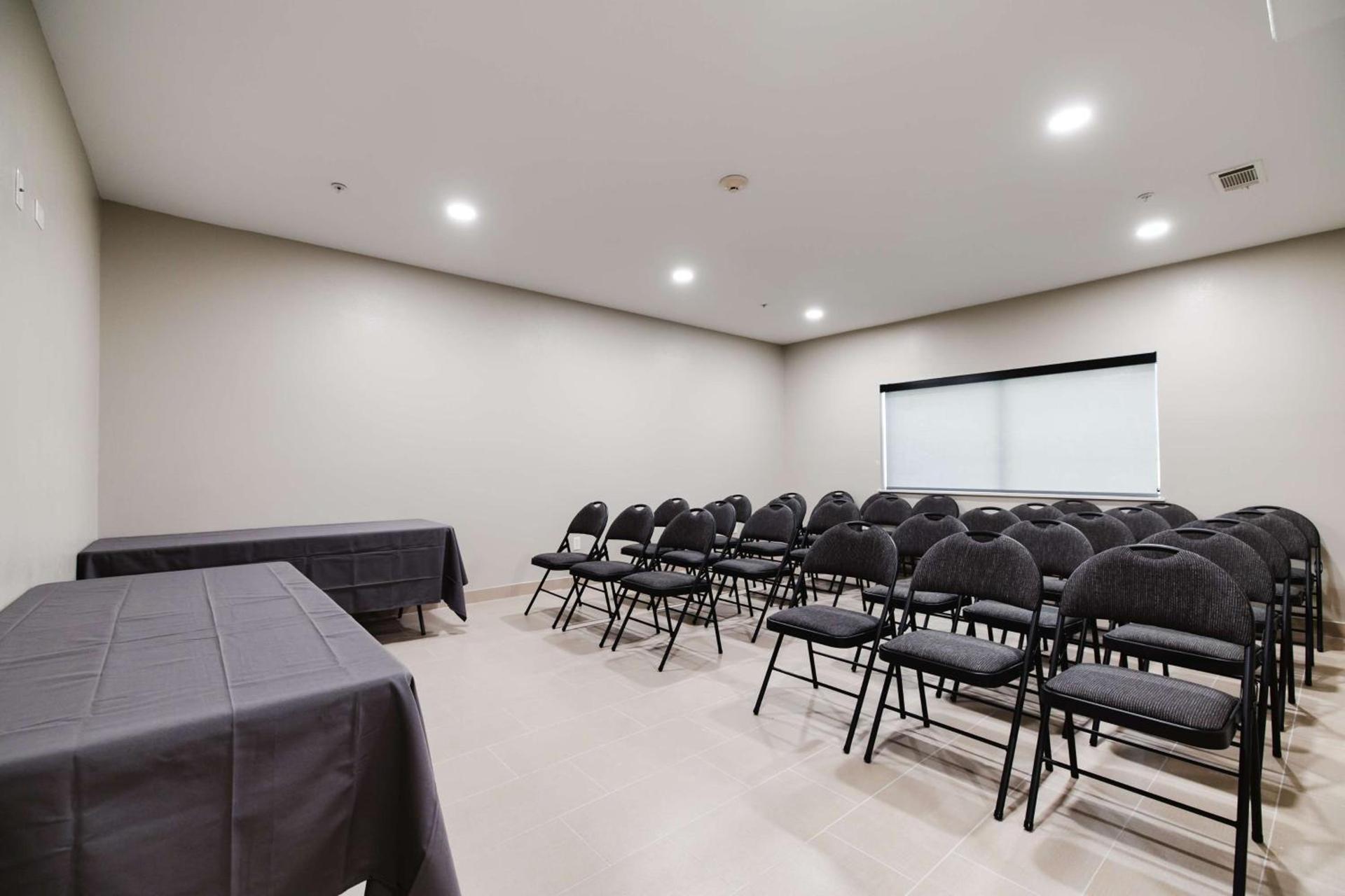SureStay Studio by Best Western Conroe Downtown photo 7