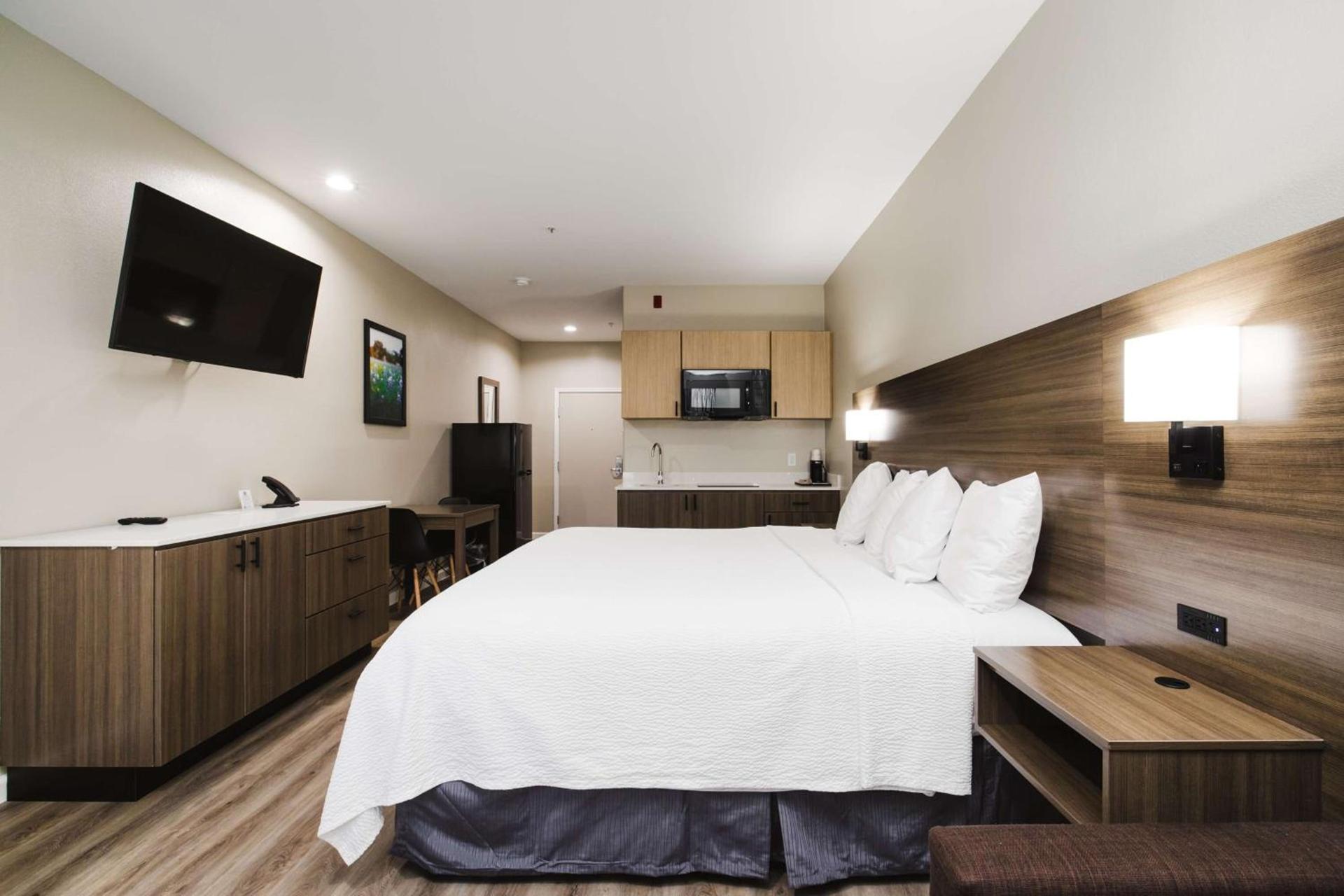 SureStay Studio by Best Western Conroe Downtown photo 20