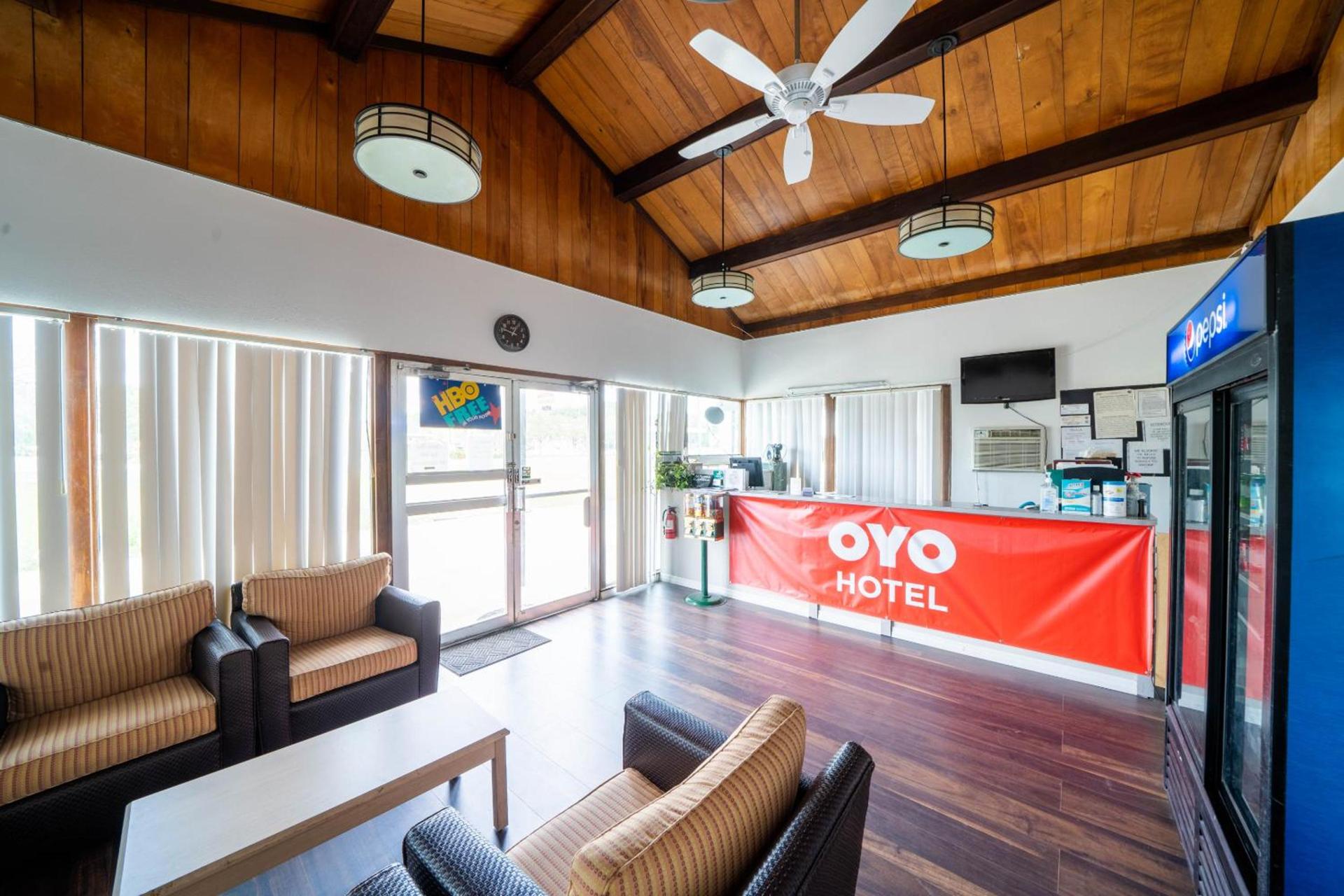 OYO Hotel Ocala, FL I-75 photo 12