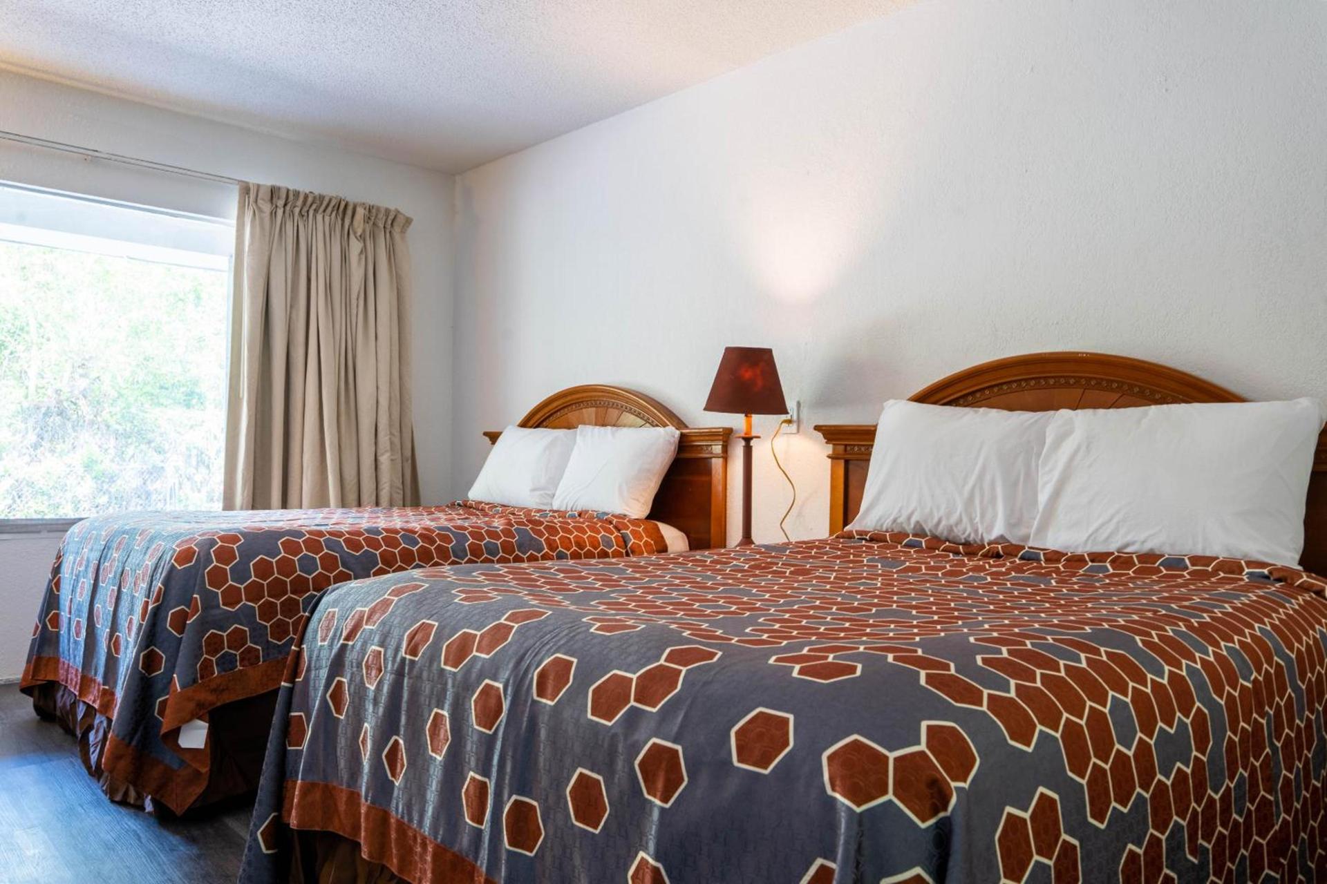 OYO Hotel Ocala, FL I-75 photo 31