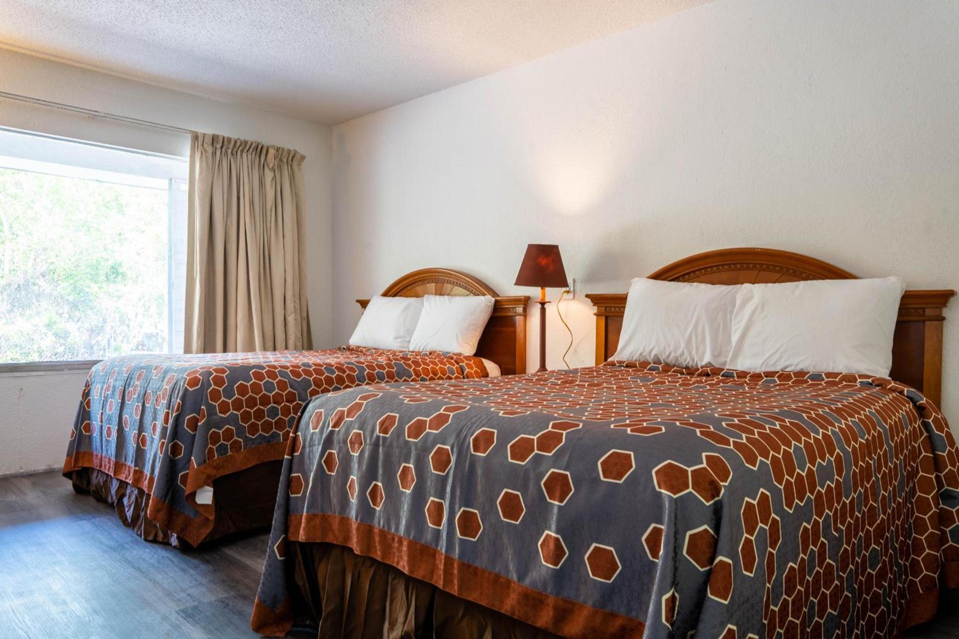 OYO Hotel Ocala, FL I-75 photo 33