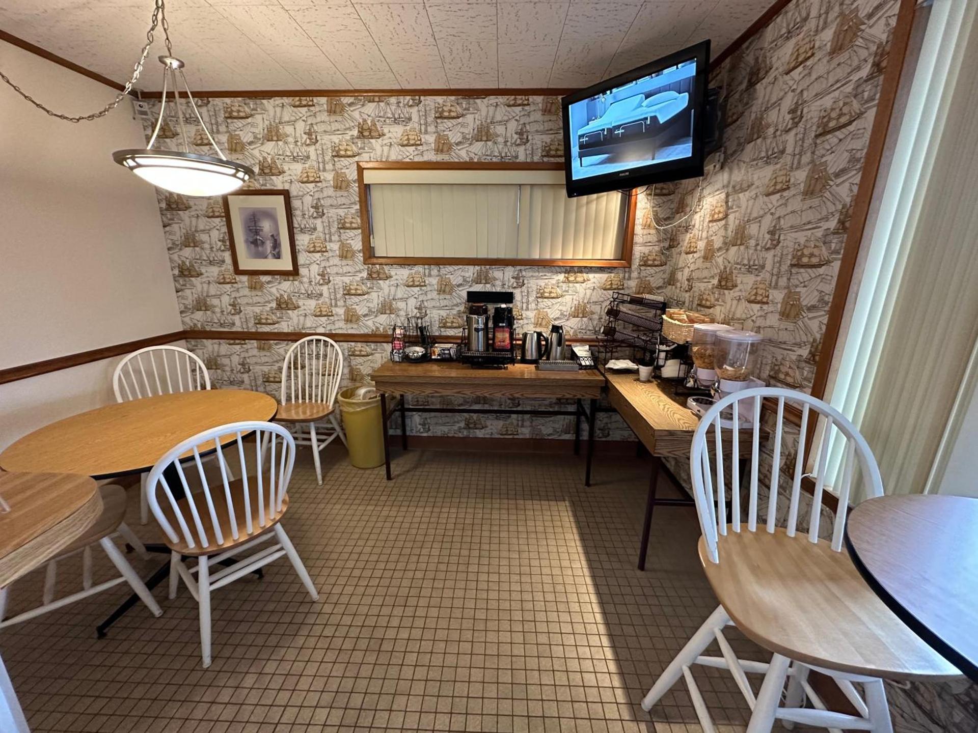 Winchester Bay Inn photo 8