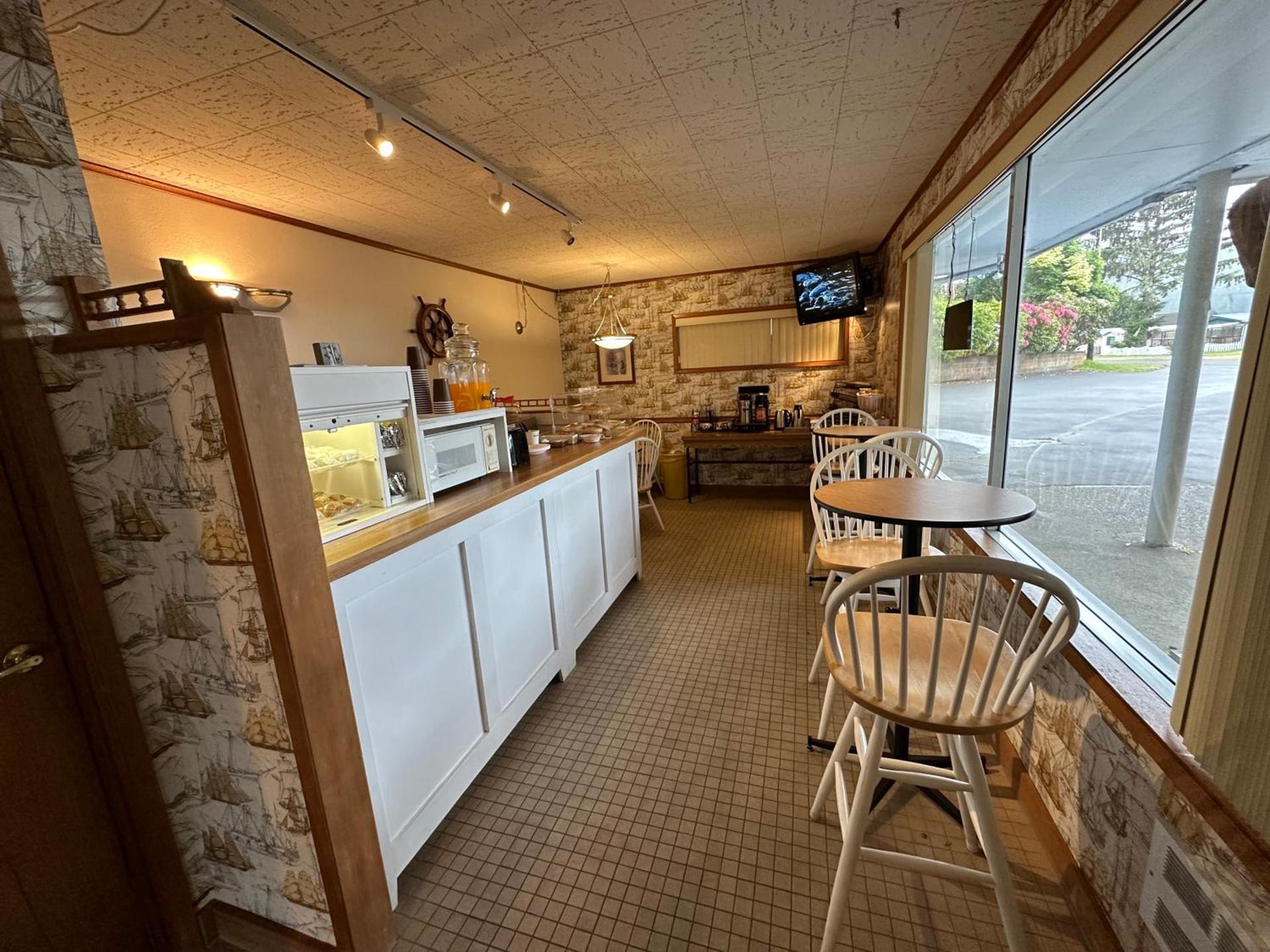 Winchester Bay Inn photo 7