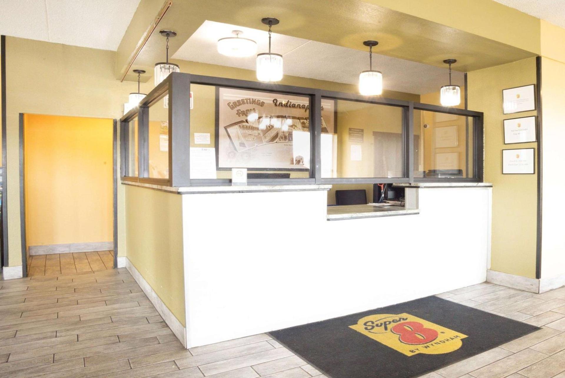 Super 8 by Wyndham Indianapolis South photo 6